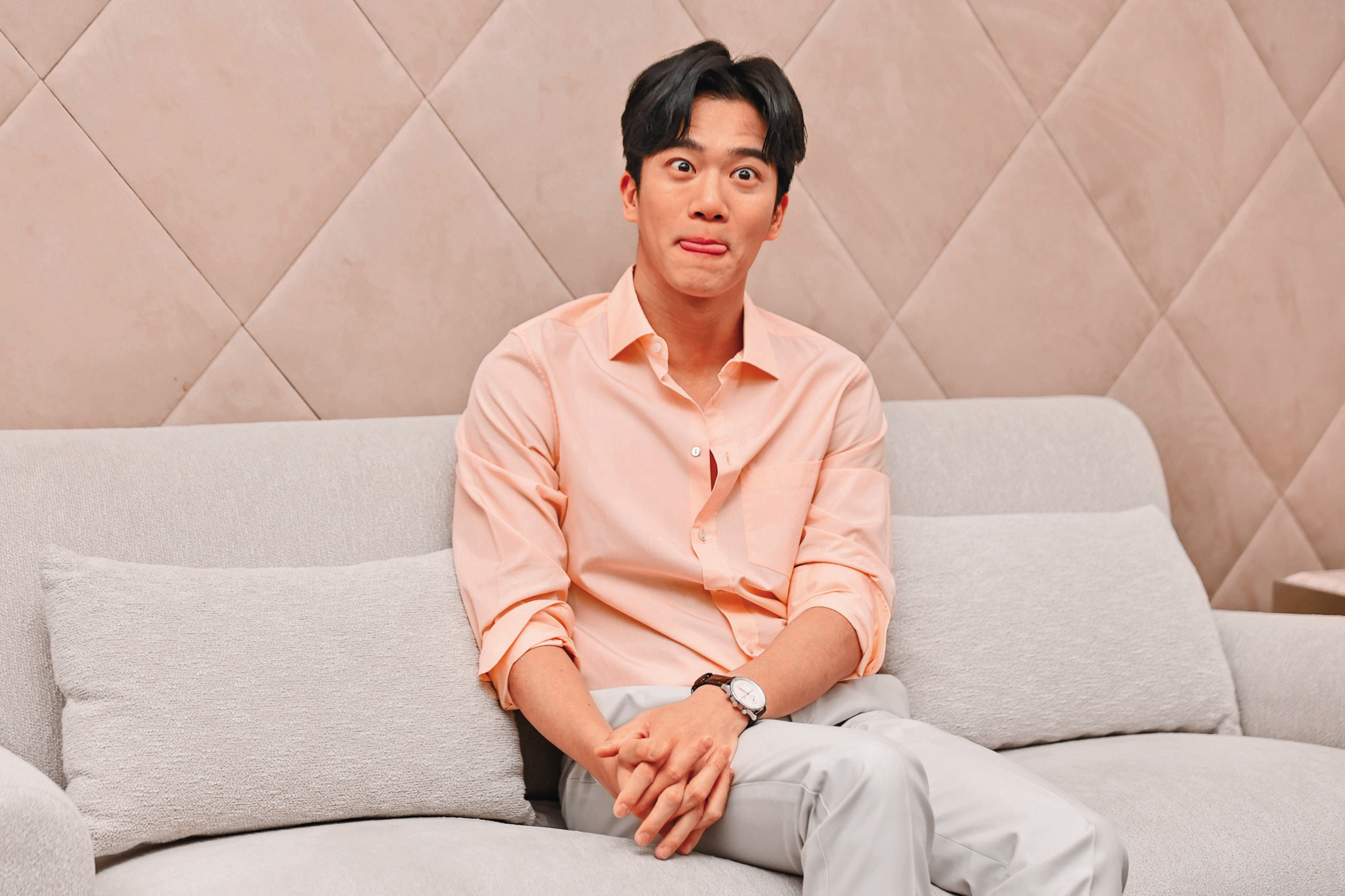 河錫辰因理性、科學金頭腦，贏得「腦性男」的美譽。