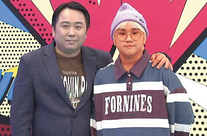 小彬彬（左）曾說服兒子小小彬拿出約300萬元，參與影視公司與演藝學校創業計畫。（中天提供）