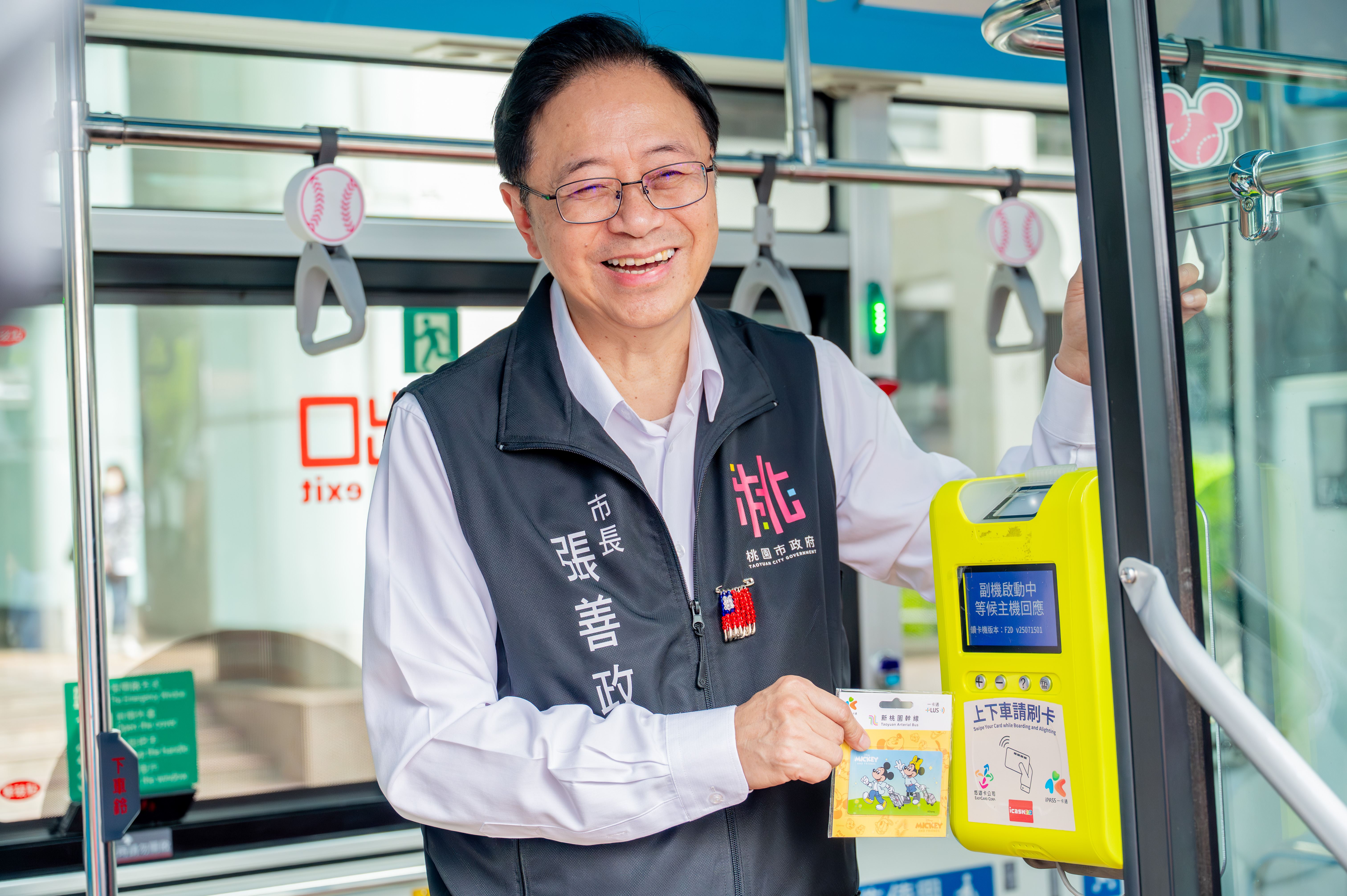 桃園市長張善政表示新桃園幹線是大眾運輸的重要里程碑,期許讓市民感受更便捷的公車搭乘體驗。