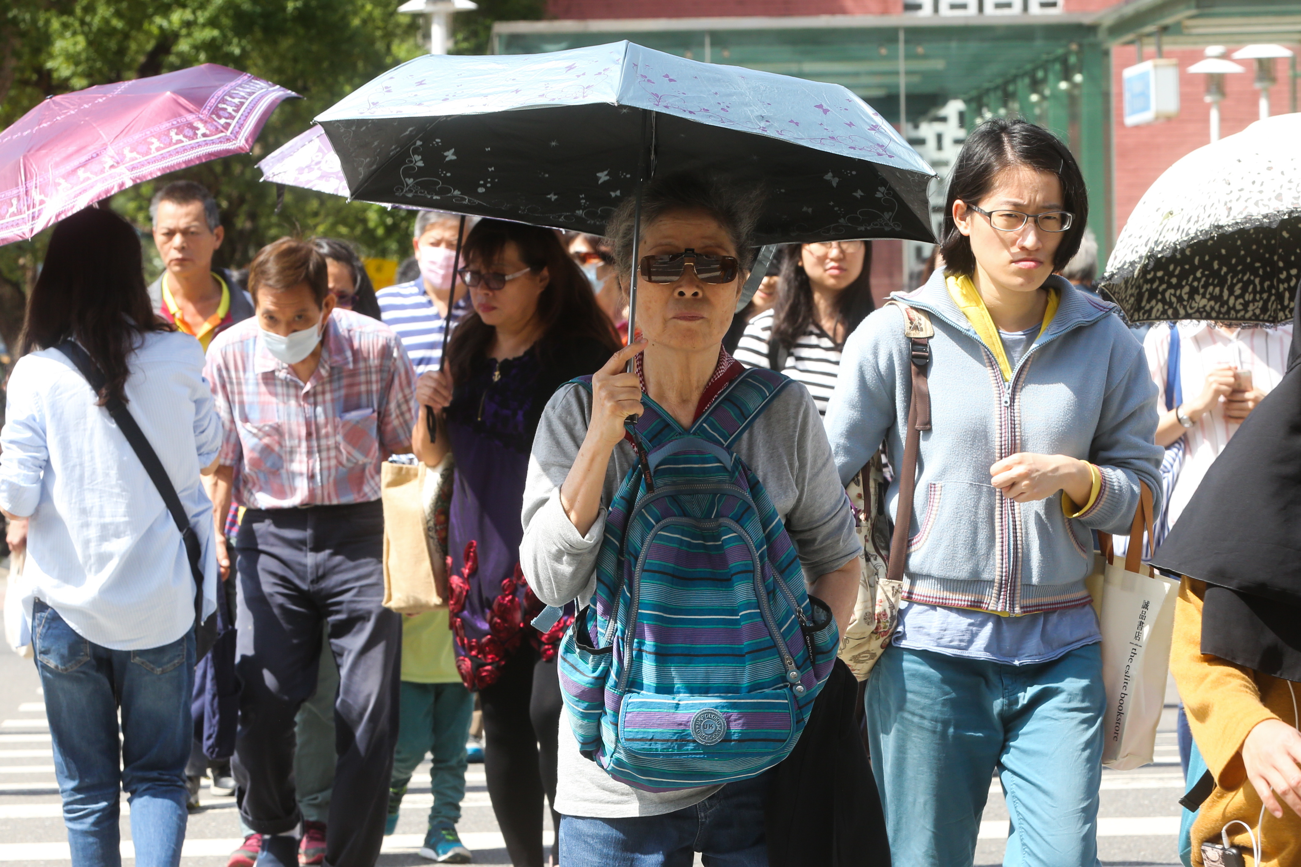 今（6日）是24節氣中的小暑，各地多為晴到多雲的高溫炎熱天氣。（本刊資料照）