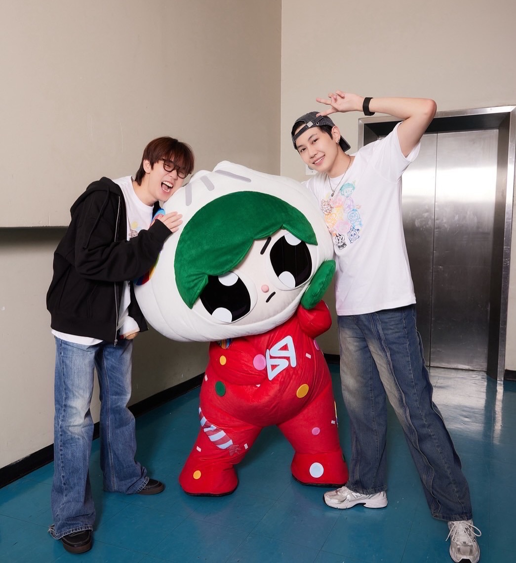 Paody（中）是BounPrem的「孩子」，快閃店福利之一是可以和Paody合照。（翻攝 Paody IG）