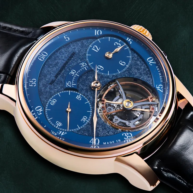 Moritz Grossmann全球僅一只的孤品「皇家藍」Tourbillon Tremblage Royal Blue 手工抖雕面盤飛行陀飛輪腕錶。