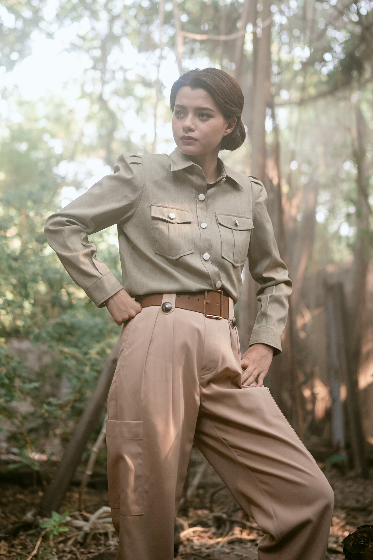 Becky在片中的二戰時空,搖身一變成為女軍官。(采昌國際多媒體提供)