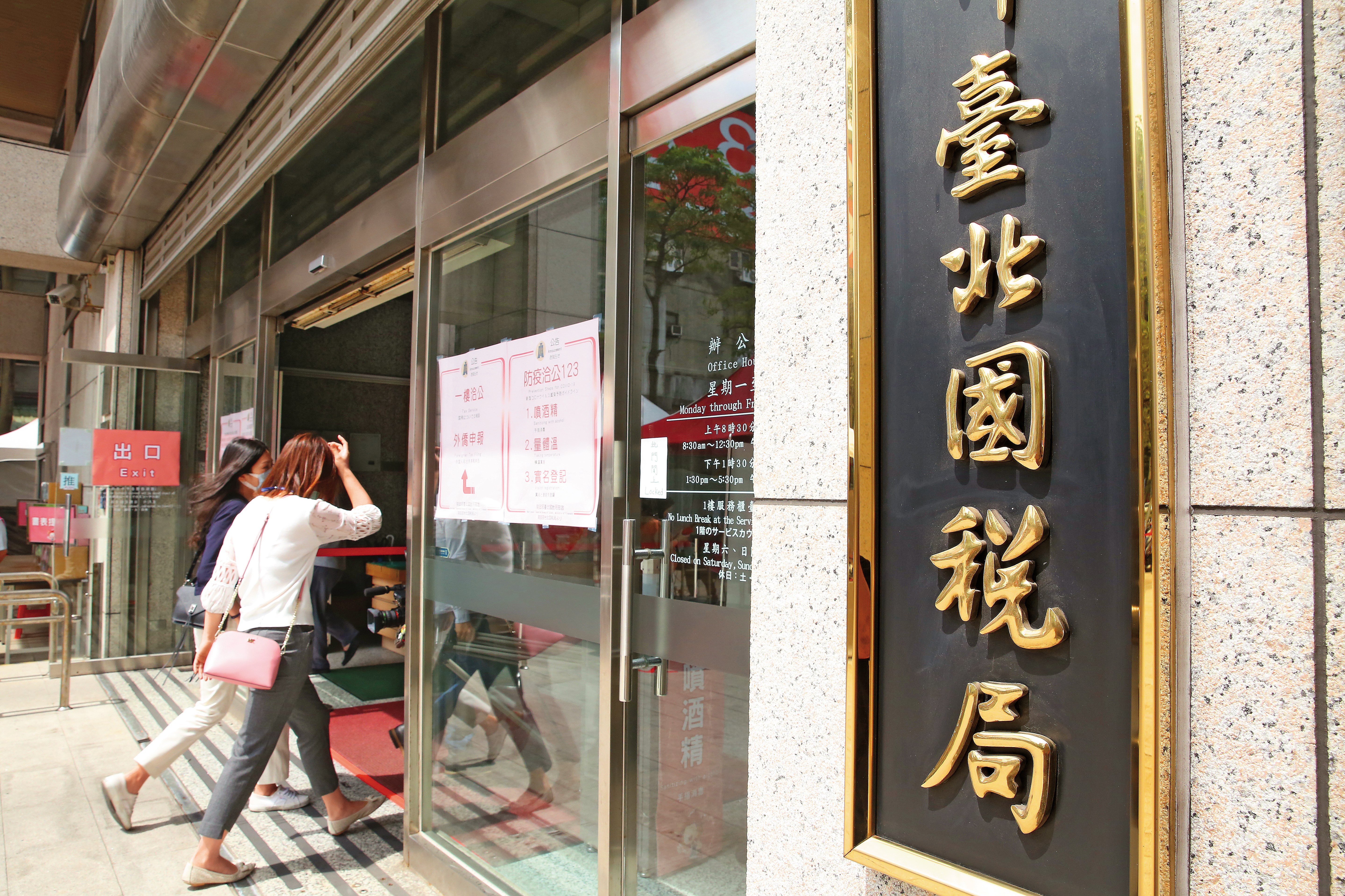 換屋族注意,土增稅的重購退稅,買房與賣房的登記人,必須為同一人才符合資格。