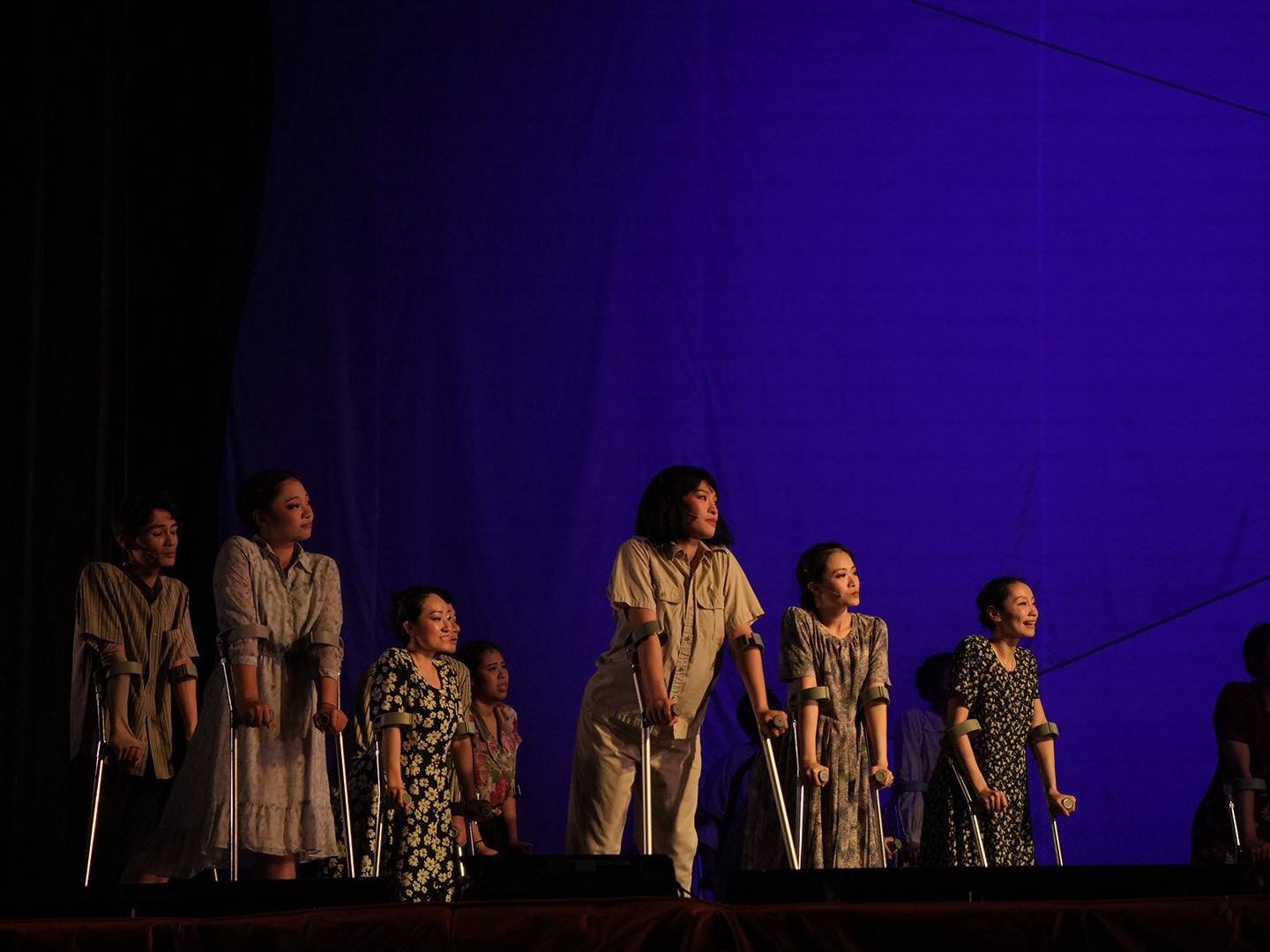 紙風車藝術工程週末兩晚在宜蘭登場，吸引數千名親子到場。（紙風車劇團提供）