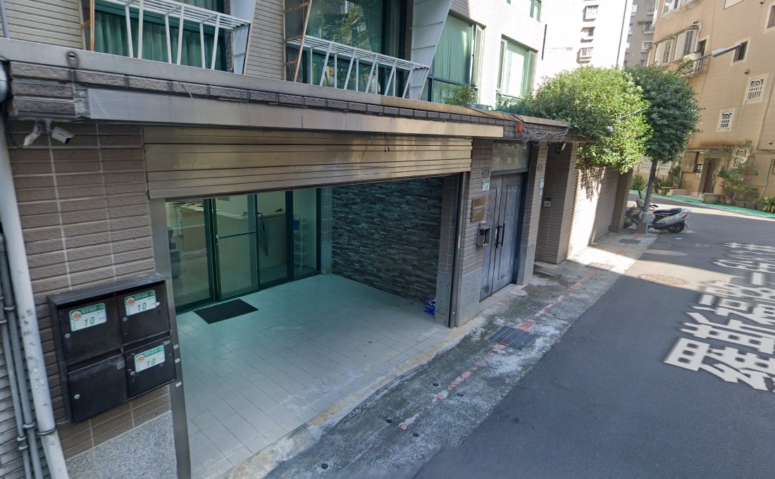 台灣里公司驚傳惡性倒閉，公司地址人去樓空，公司負責人因涉嫌洗錢遭羈押禁見。（翻攝自Google Maps）