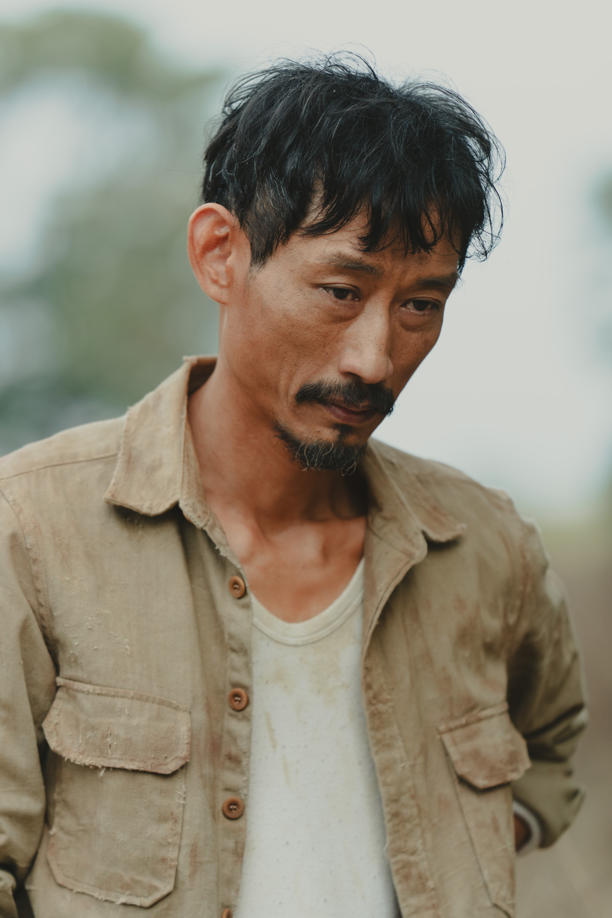 金馬男配陳竹昇在電影《大濛》中飾演照顧阿月的叔叔，出場時間不多，卻讓人印象深刻。（華文創提供）