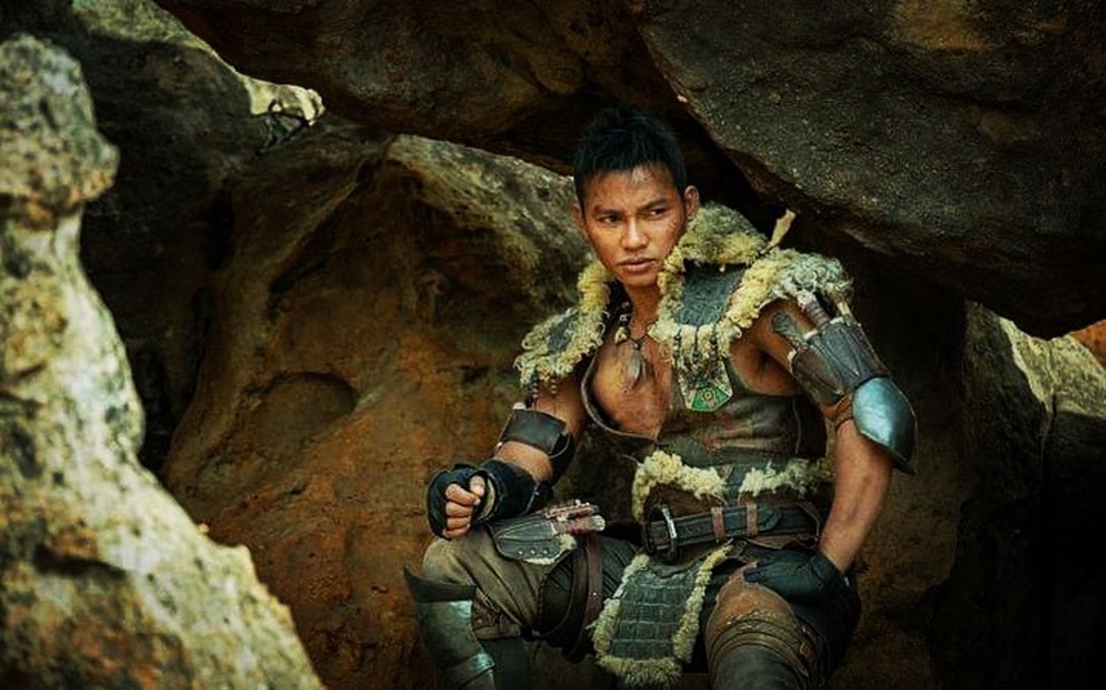 東尼嘉當年憑藉《拳霸》中不吊鋼絲、不靠替身的真實泰拳動作橫掃全球，並成功打入好萊塢。（翻攝畫面）