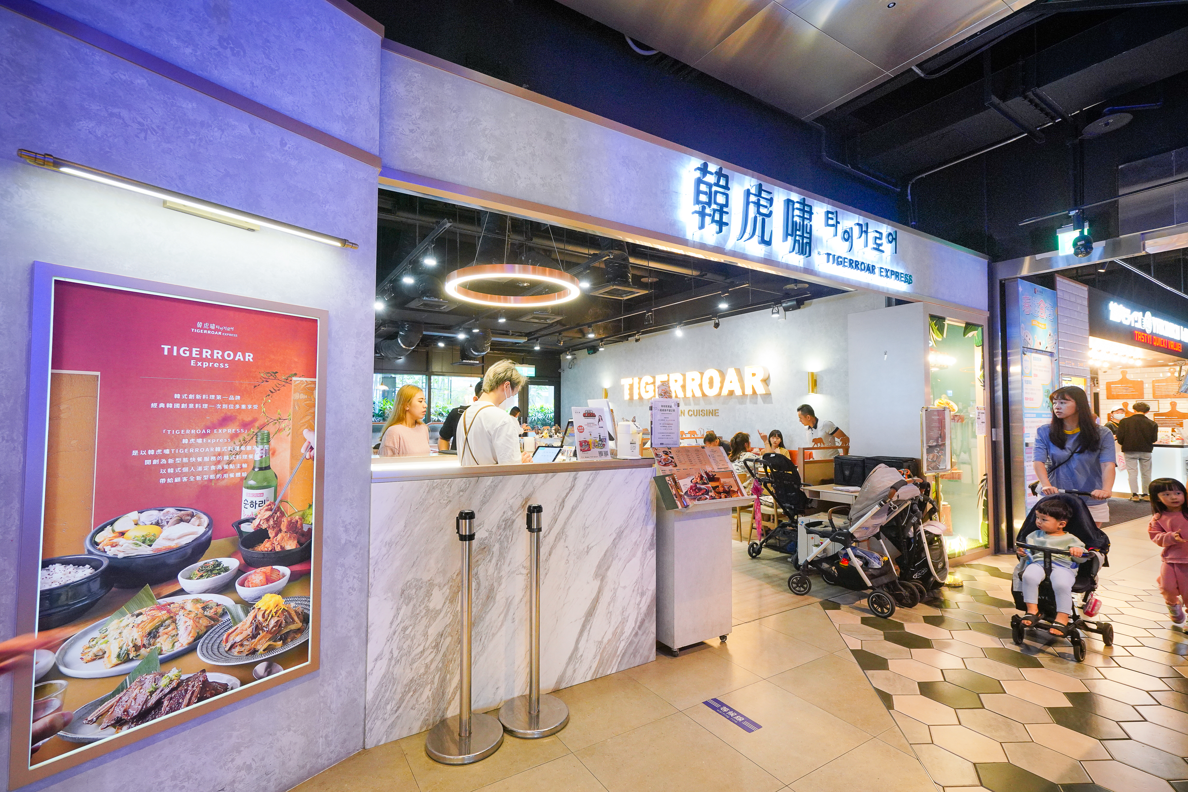 韓虎嘯、初虎等四個品牌皆開在百貨商場內,如今共有11家店。
