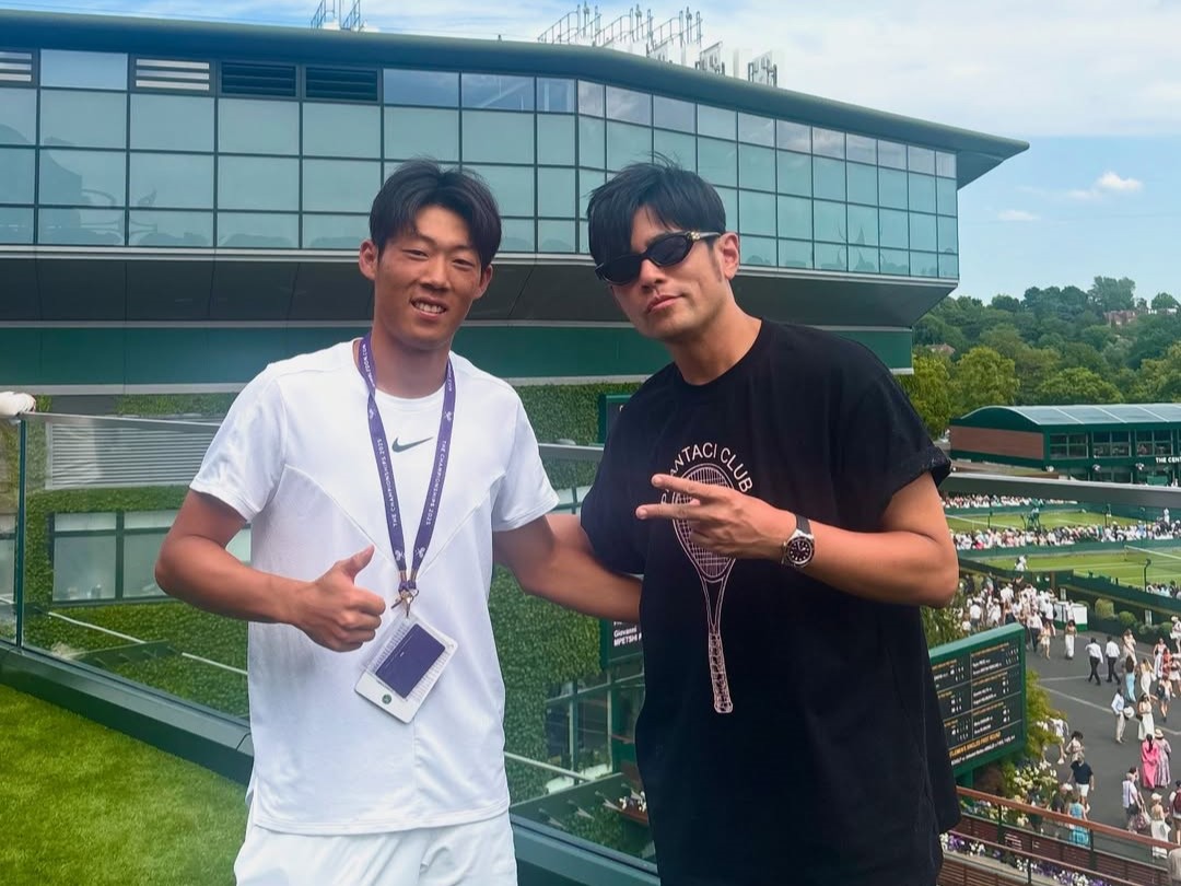 曾俊欣(左)見到周杰倫(右)相當開心。(翻攝曾俊欣IG)