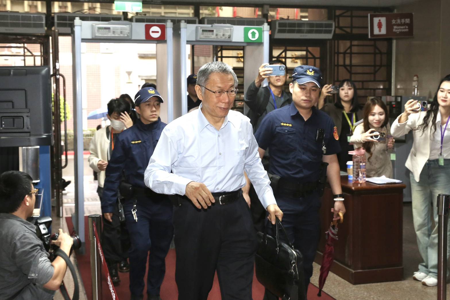 柯文哲不服要求的同步直播LIVE變紀錄片，今提出抗告，主張公開審判應採取更即時的公開方式。（鏡報董孟航，資料照）