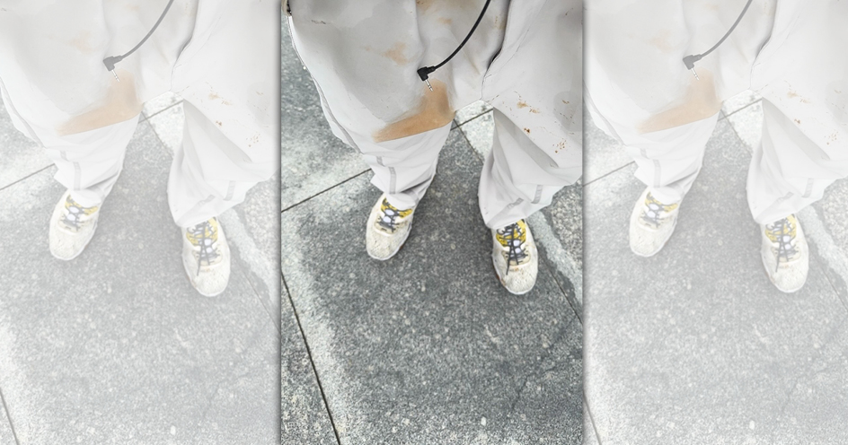 一名網友於氣爆發生當下在新光三越如廁，因爆炸力度波及，慘被噴滿身穢物。（翻攝Threads@edisonsonsonww）