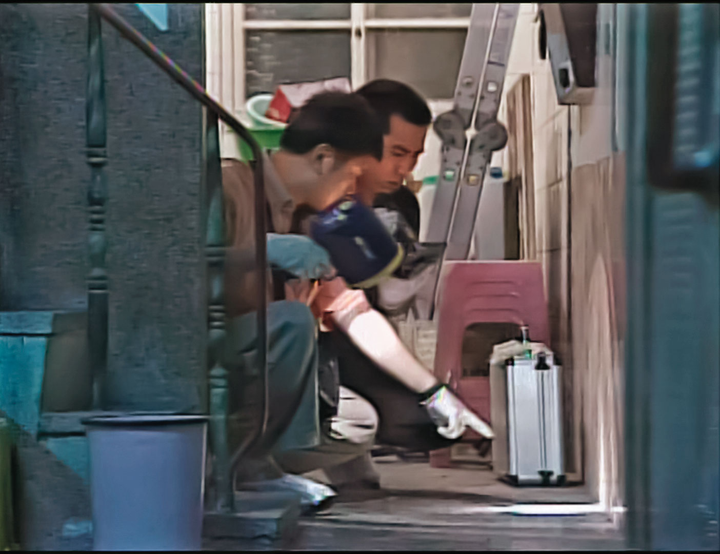 女講師的父親發現女兒慘死後報警，警方獲報趕赴現場蒐證。（東森新聞提供）