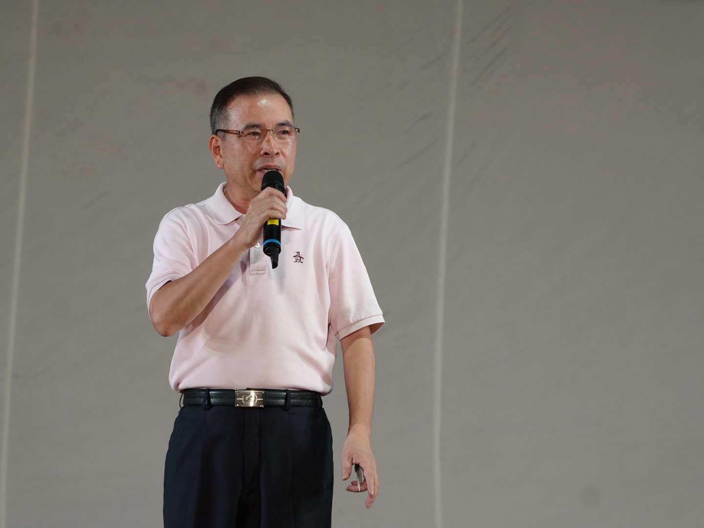 雲林古坑場的贊助人黃振倉先生多年來支持紙風車，他表示：「希望古坑的孩子能早點接觸藝術，讓他們未來走得更踏實。」（紙風車文教基金會提供）