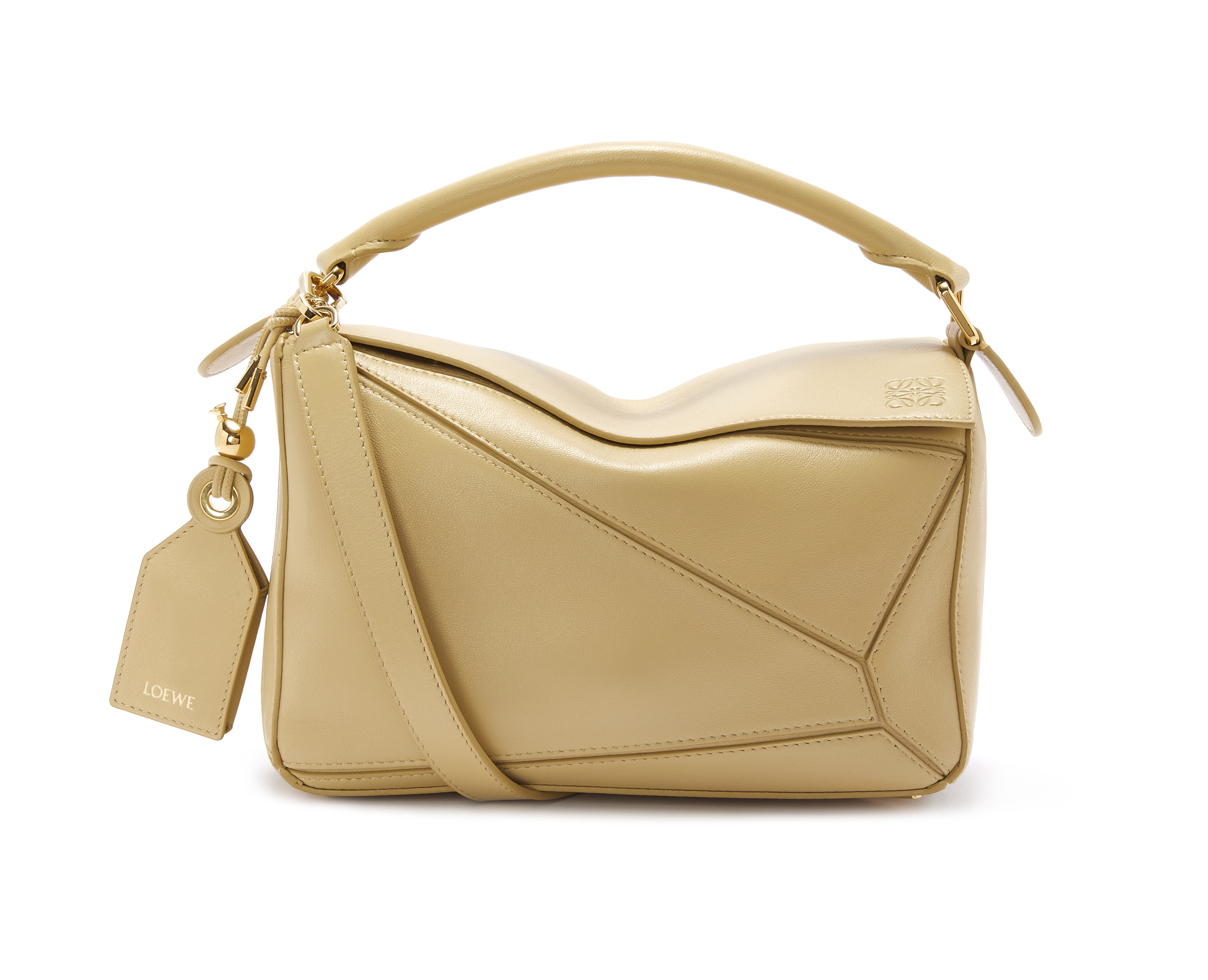 Featherlight Puzzle納帕小羊皮深奶油色小款肩背手提包。NT$149,000（LOEWE提供）