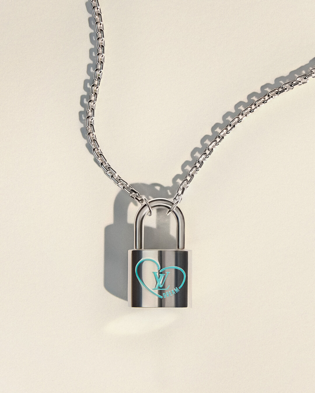 LOUIS VUITTON for UNICEF Silver Lockit x Felix純銀鎖頭項鍊。NT$25,600（路易威登提供）