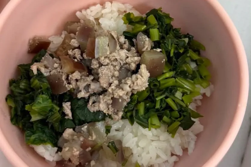 夏莉絲虐童爭議未歇！簡舒培爆托嬰中心冰箱藏過期食材　社會局稽查「業者竟已現場等候」