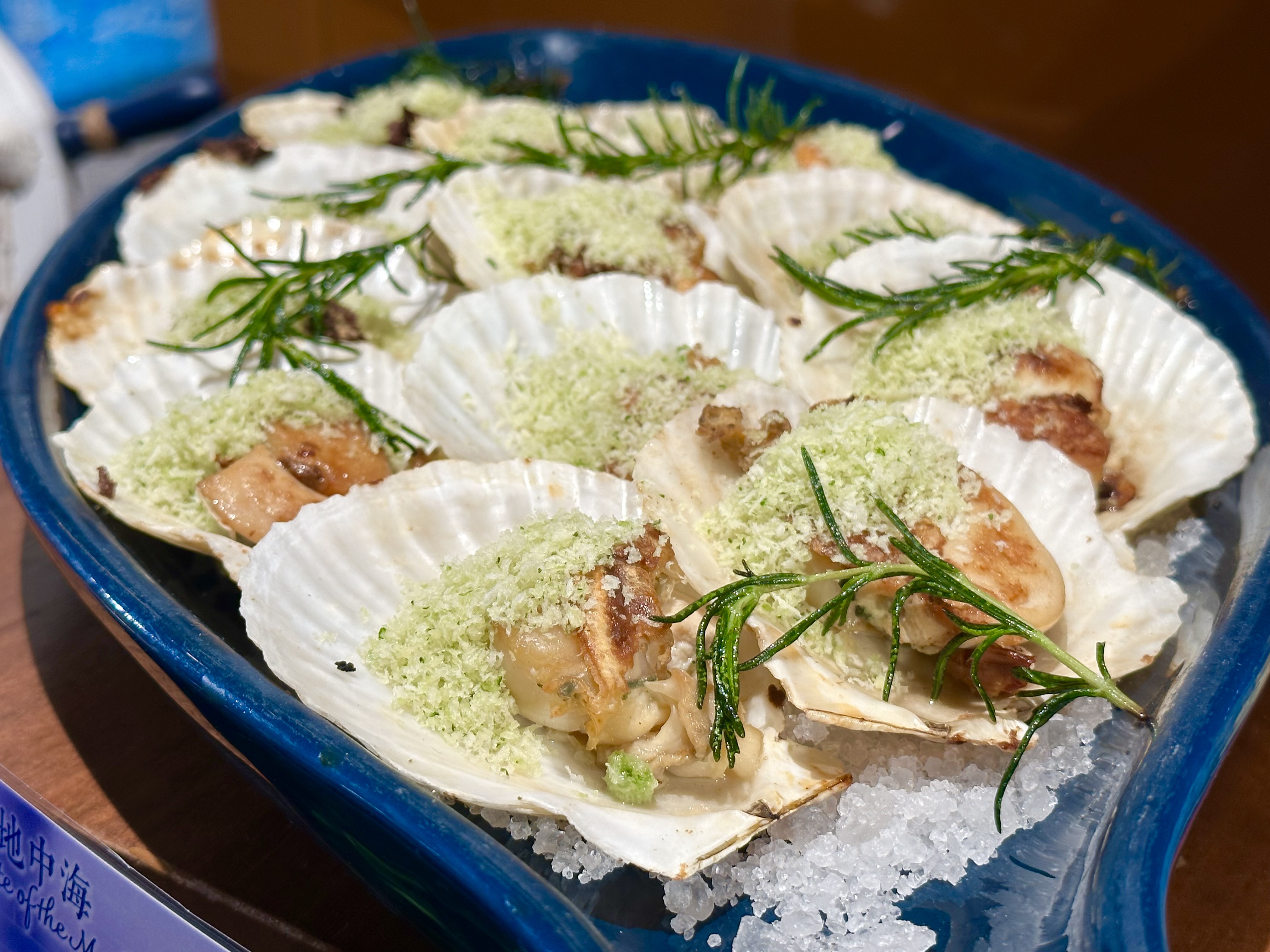 「威尼斯香料烤海扇貝」肉質Q嫩，海味十足。