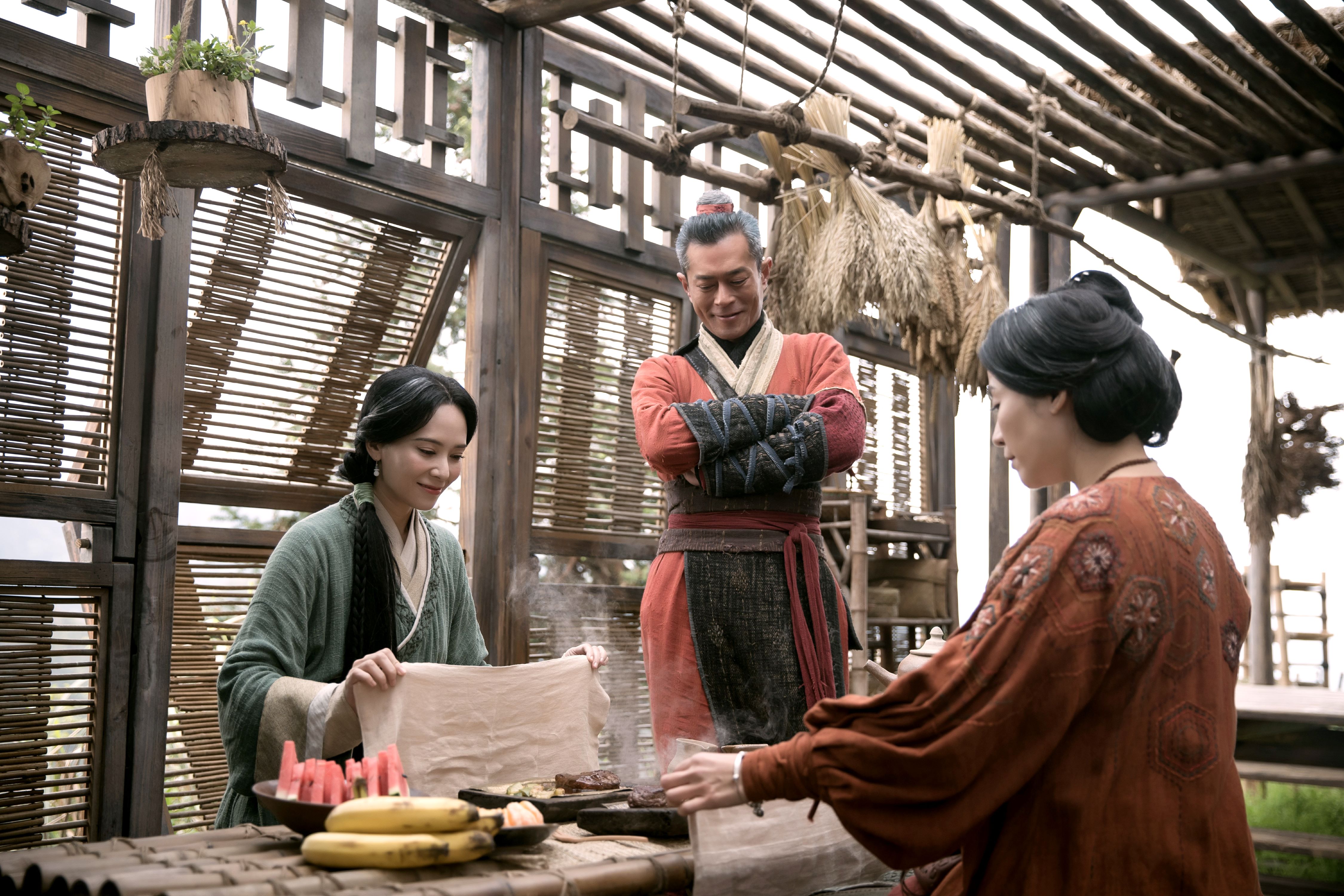 昔日在港劇裡成為爆哏的「心型牛排」，也在加長版的電影裡秀出。（華映提供）