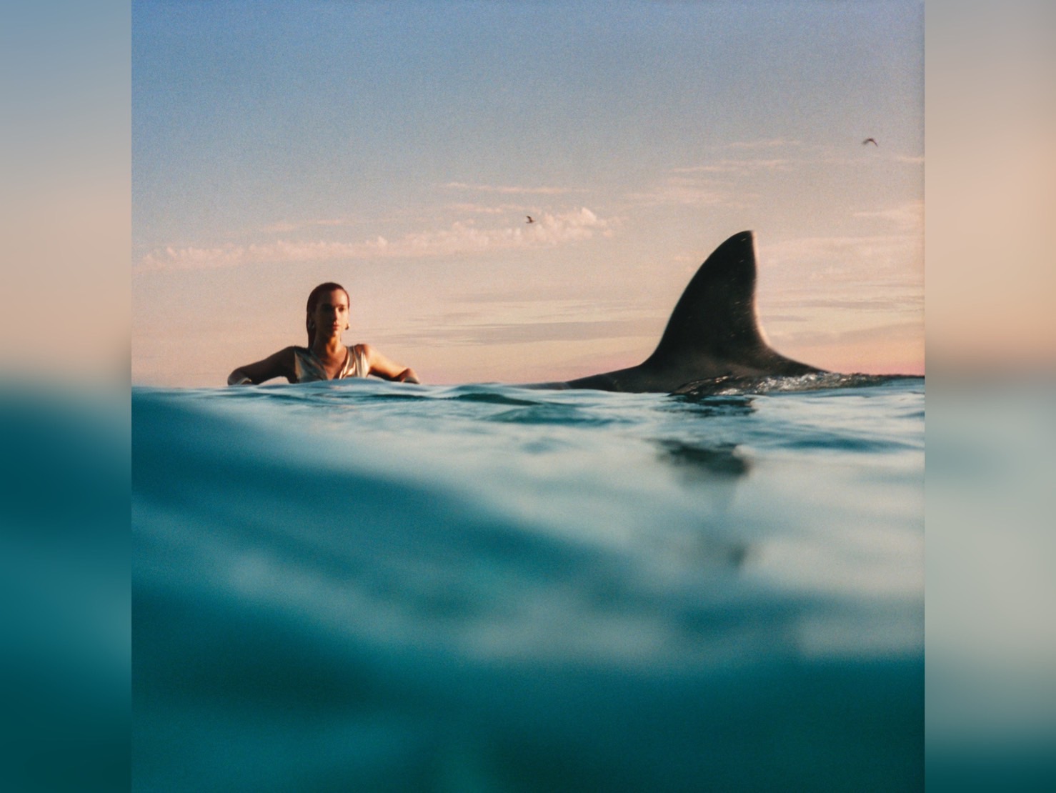 杜娃·黎波(Dua Lipa)「Radical Optimism」世巡周邊快閃店將在台出現。(華納國際音樂提供)