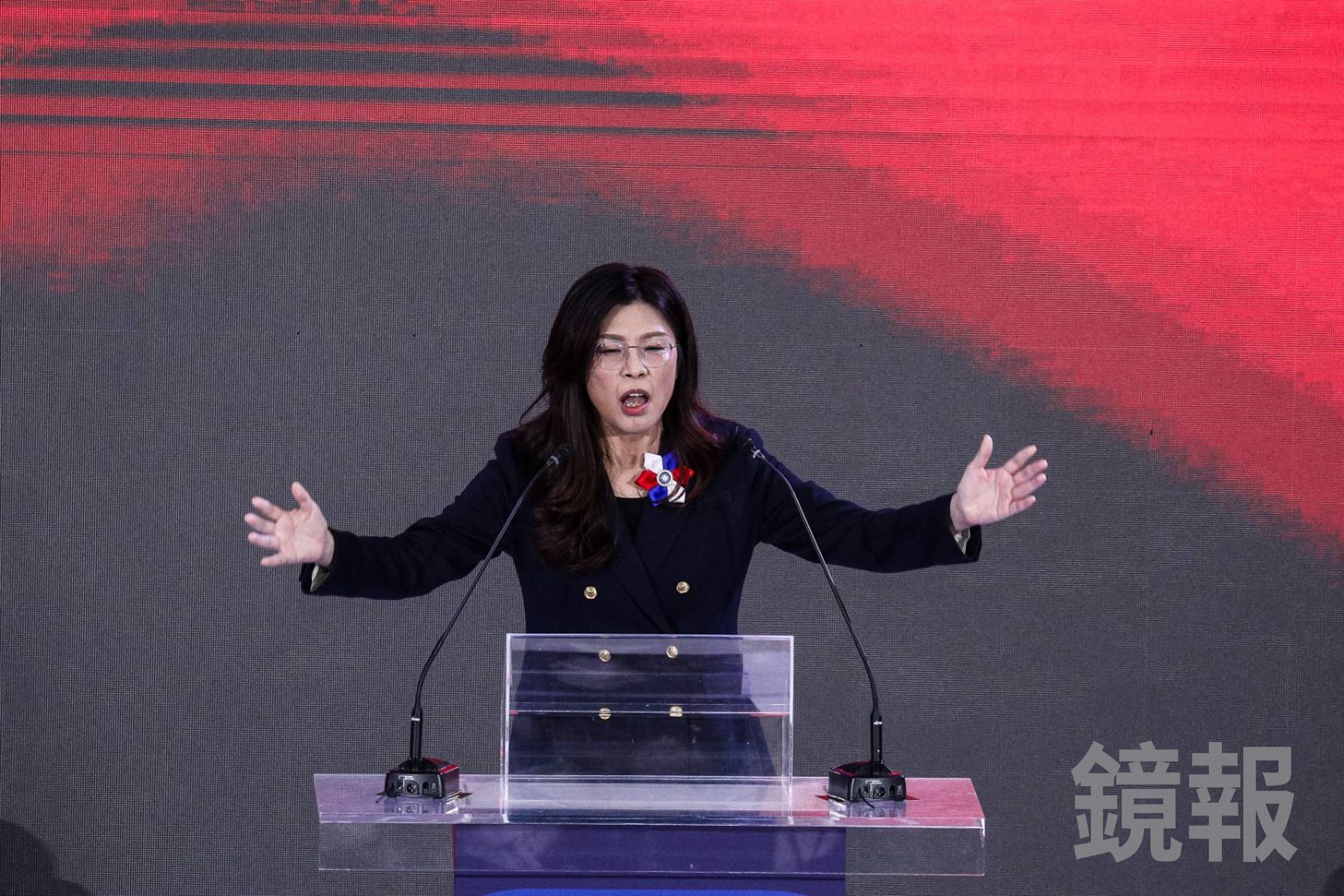 鄭麗文昨晚前往東吳大學演講時開放學生提問，被問及對統獨立場的看法。（鏡報鄒保祥攝）