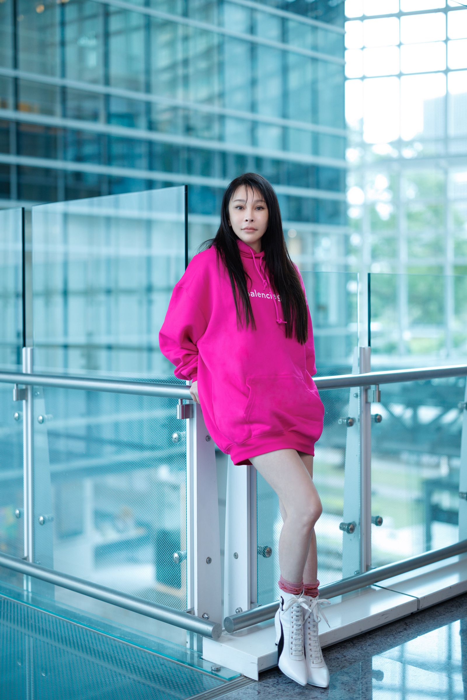 温嵐與男友雷諾交往四年半,還沒有結婚計劃。(華納音樂提供)