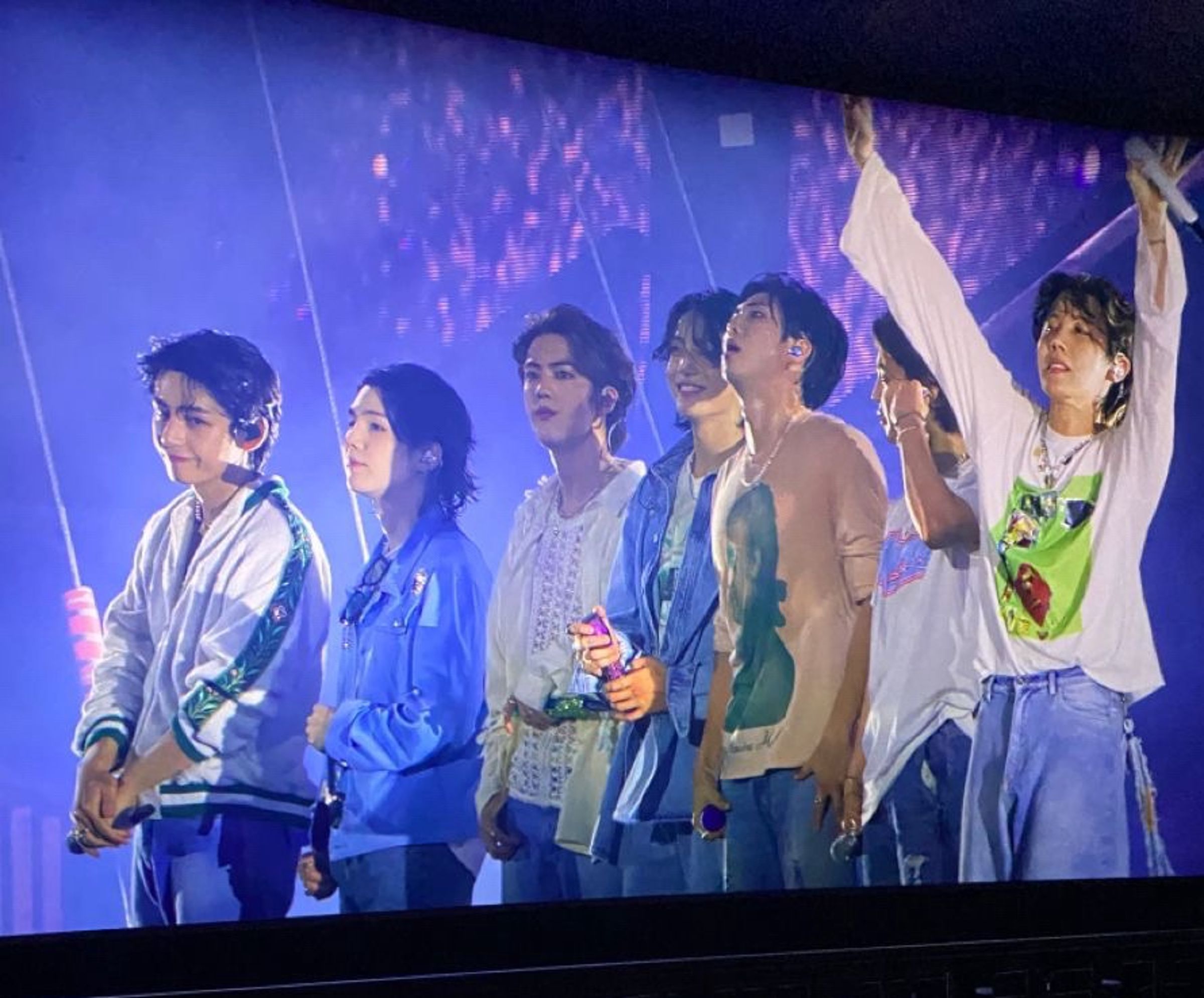 BTS今演唱會象徵《BTS WORLD TOUR [ECHO]》正式起跑，11月將登上高雄世運主場館。（翻攝自BTS Weverse）