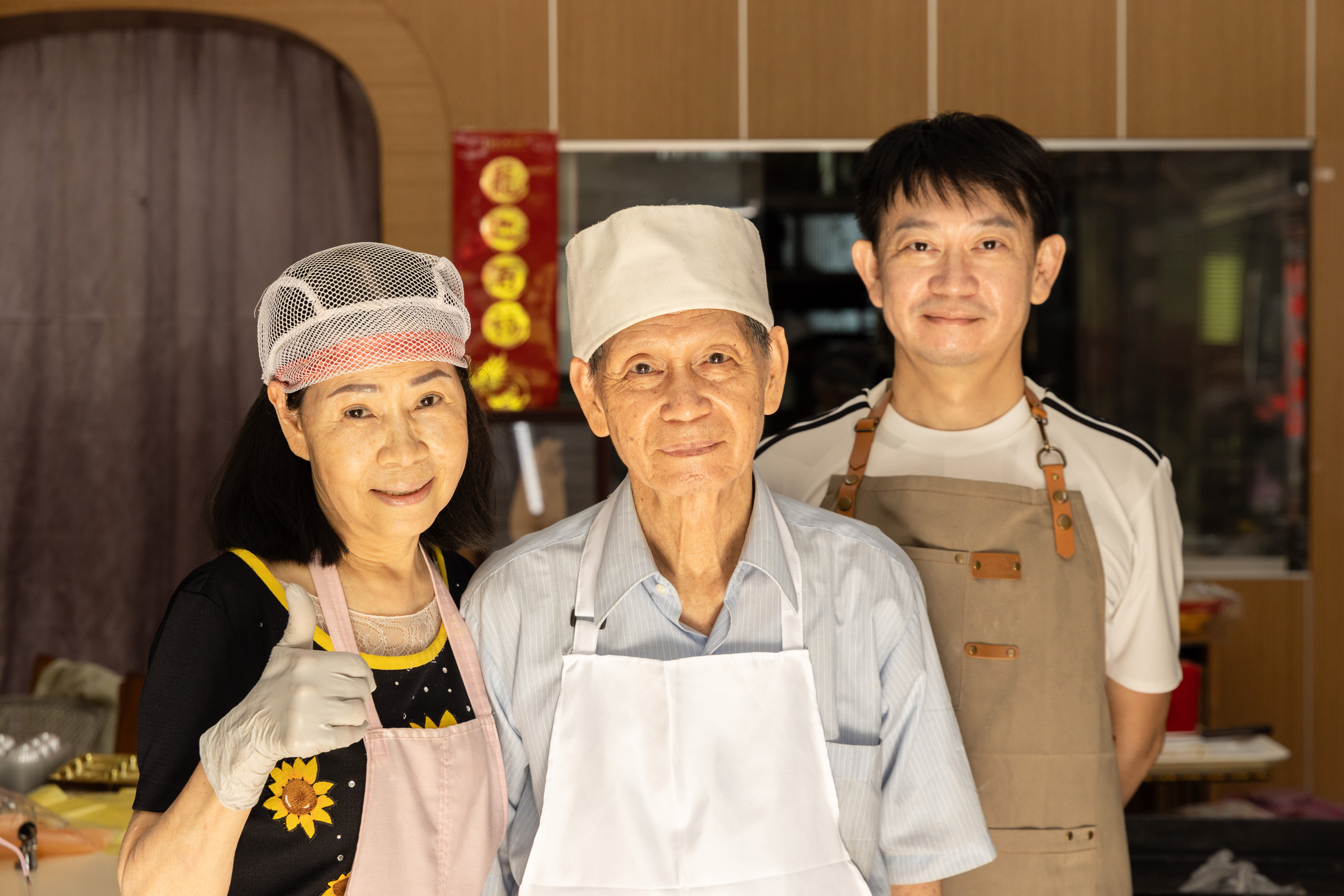 薛榮興目前由薛文敏（中）與太太和兒子共同傳承。
