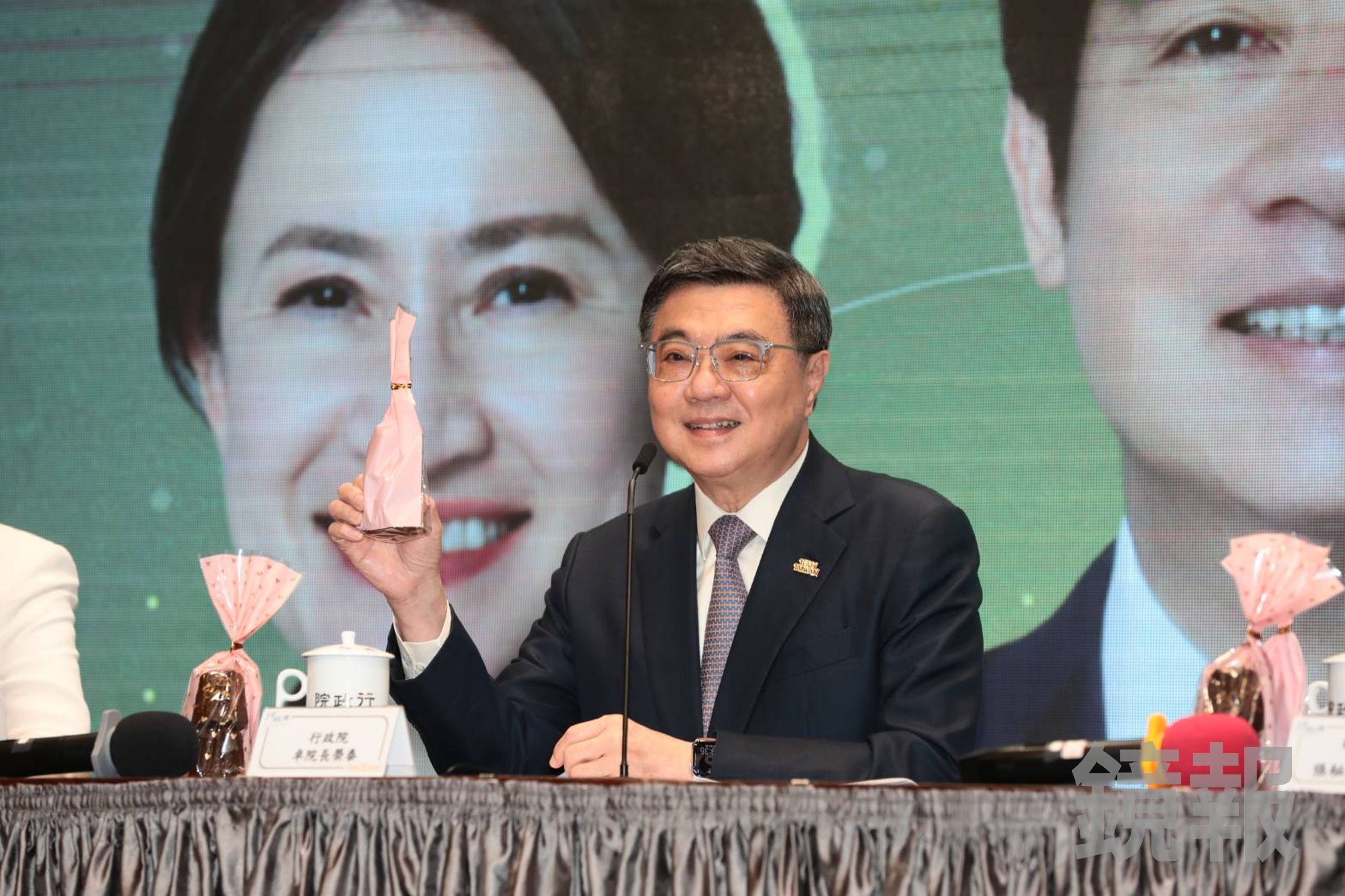 卓榮泰今主持行政院520記者會，說明內閣施政成果與未來重大政策推動方向。（鏡報林煒凱）