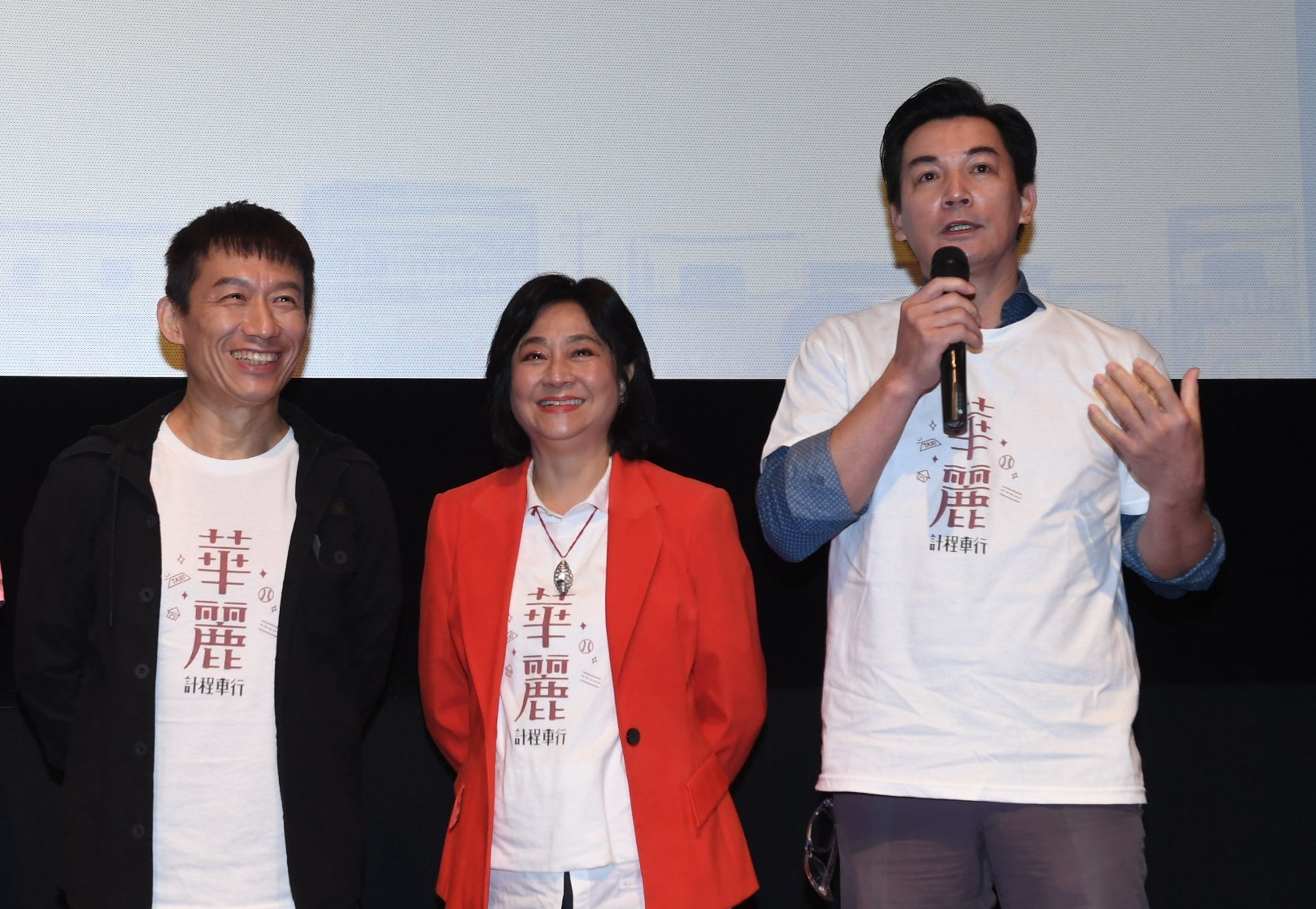 伊正、楊麗音和郭子乾在《華麗計程車行》撐大局。(華視、LINE TV提供)