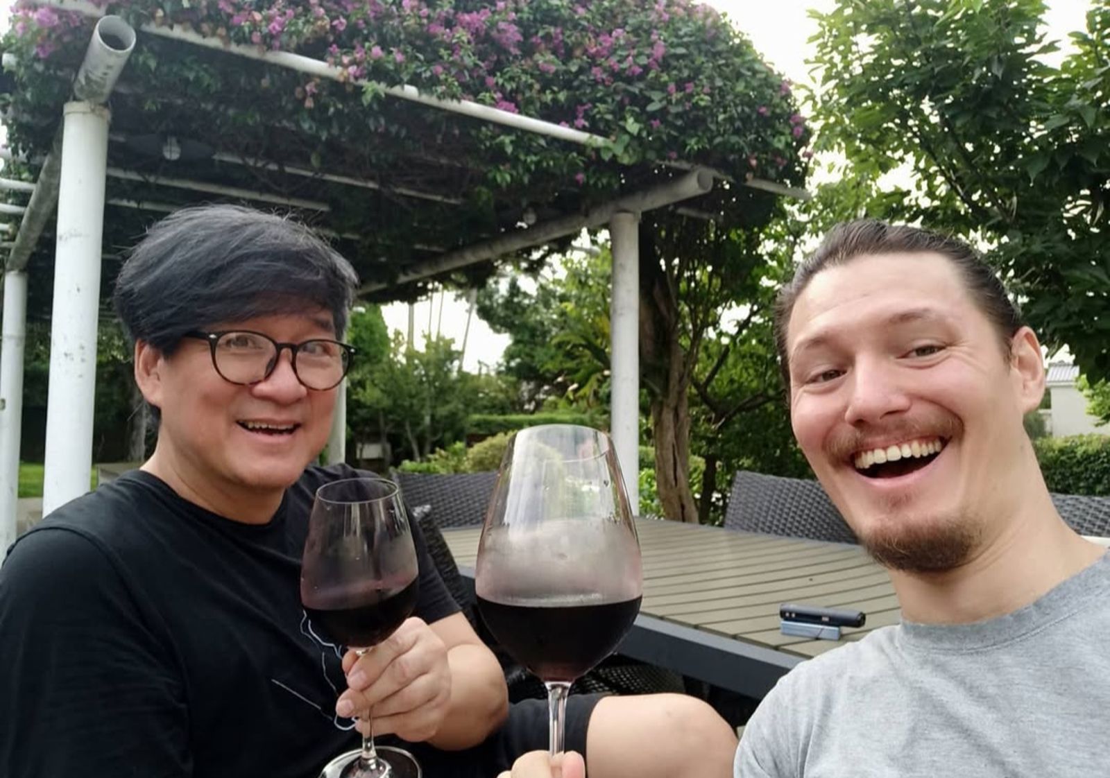 周華健(左)的長子周厚安今(29)日傳出結婚喜訊。(翻攝周厚安IG)