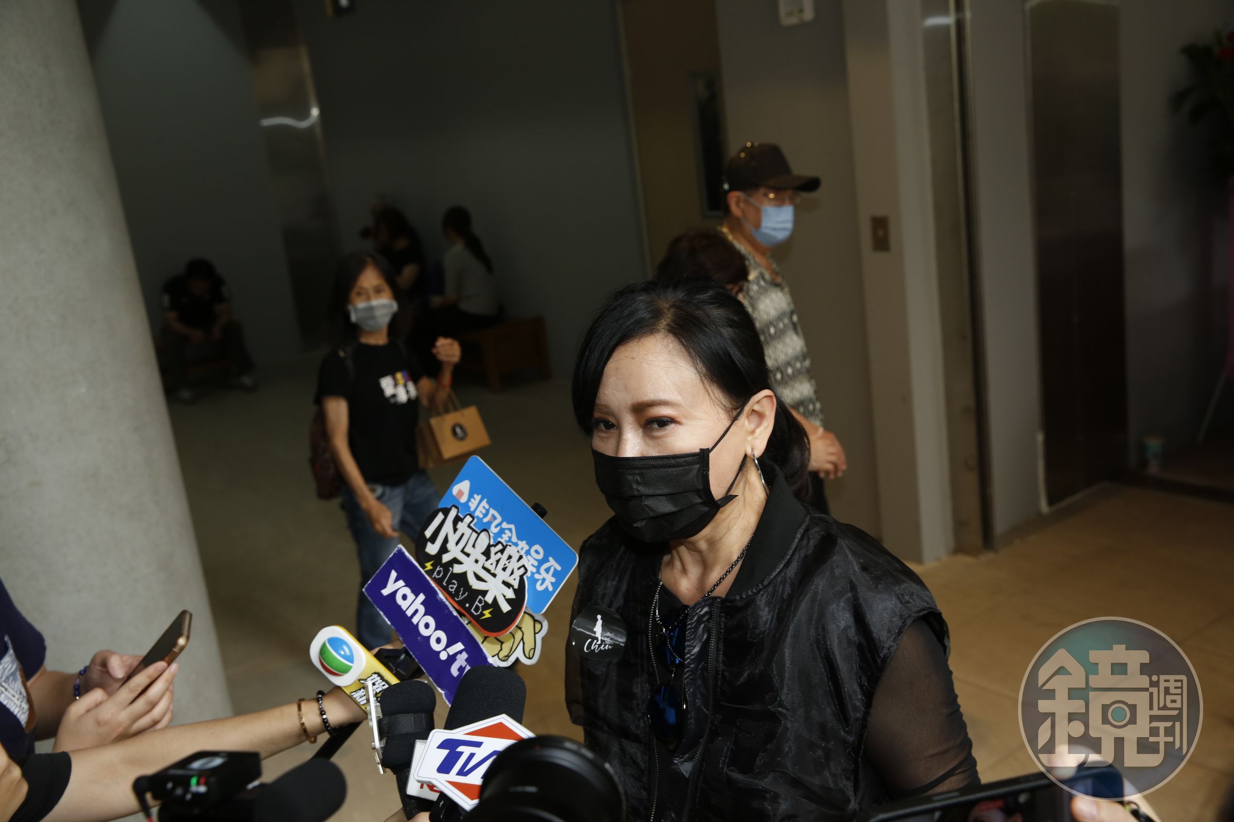 陳亞蘭代表楊麗花前來,大讚邱瓈寬在圈中很有義氣、頗受好評,都是媽媽的教導。