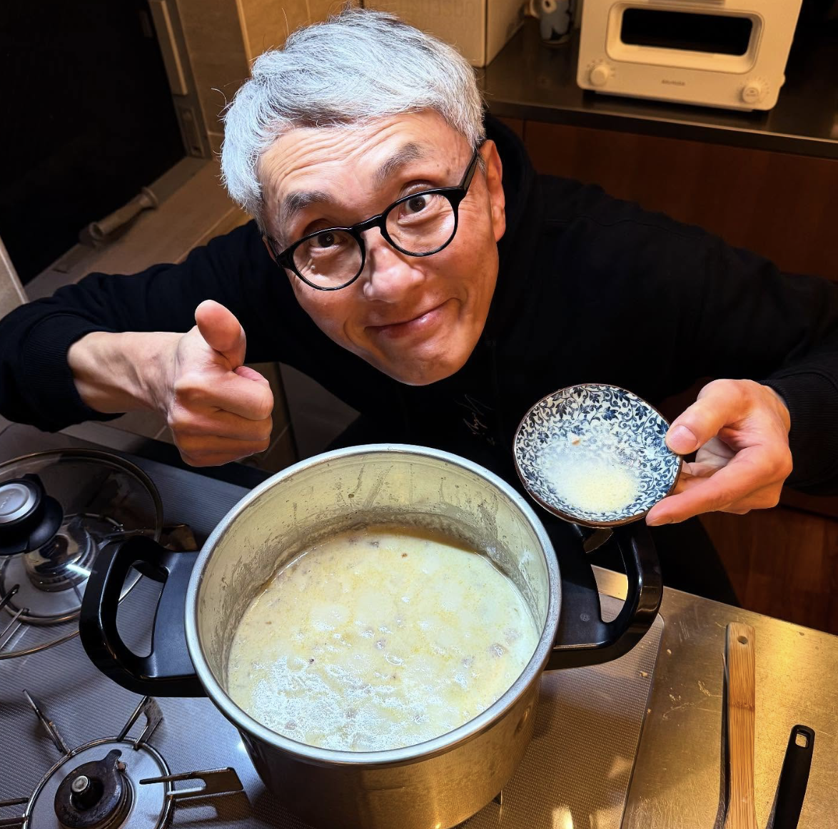 松重豐在IG貼出自己自己煮飯的成果。（翻攝自IG）