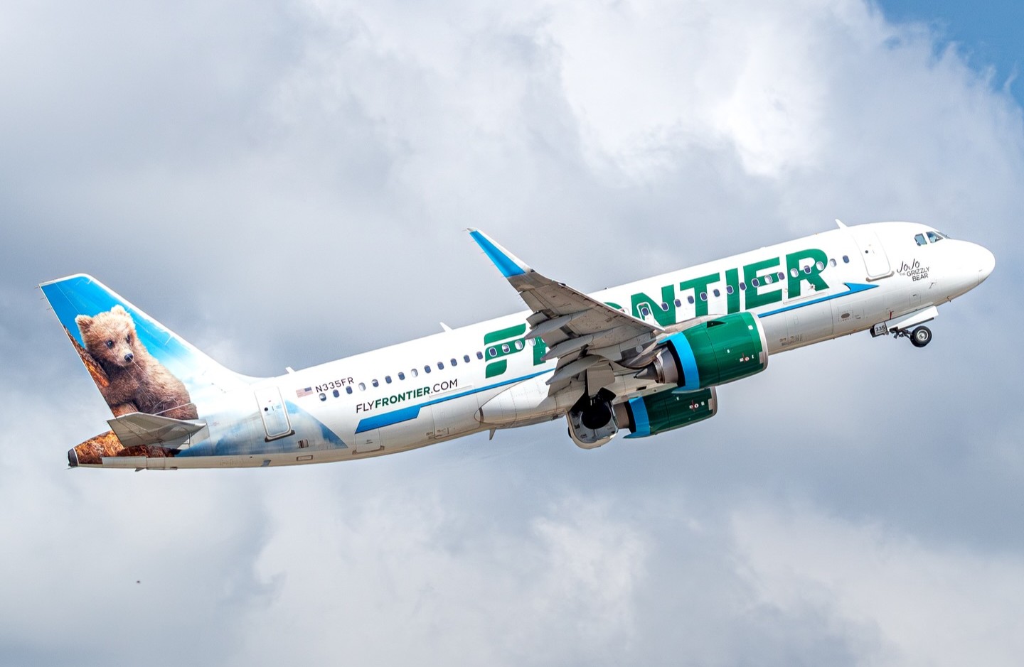 邊疆航空週日晚間一架班機的機艙上看到一個彈匣，導致乘客被迫改搭其他班機。（翻攝自臉書@Frontier Airlines）