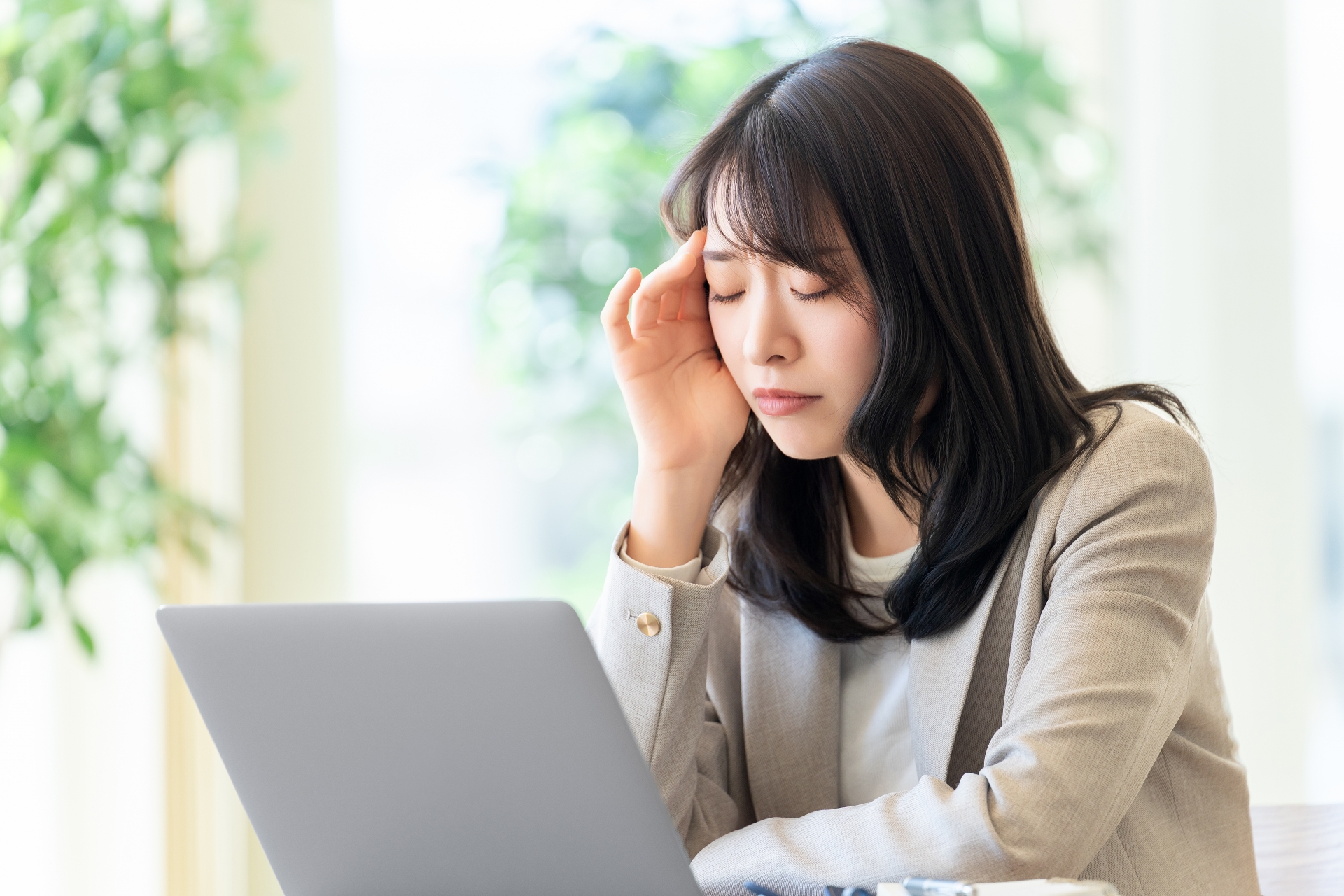 一名在銀行任職的女子，厭倦天天加班的生活，想改做兼職工作，但又擔心被認為不上進，發文求助，引發網友討論，圖為示意圖。（翻攝自PhotoAC圖庫）