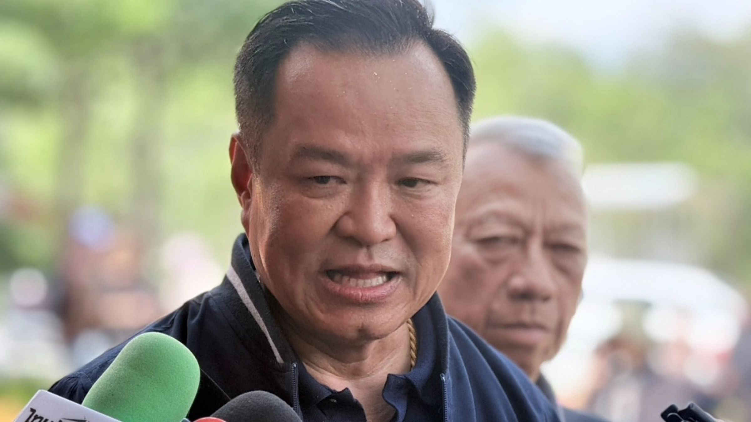 總理阿努廷聞訊隨即宣布取消所有行程，並帶領交通部長皮帕趕回曼谷。（翻攝自https://www.thairath.co.th/news）