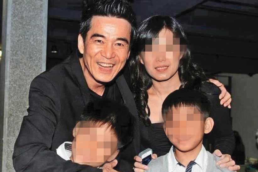 王為（左）和呂姓妻子（右）結婚25年，育有2子。（翻攝自呂女臉書）