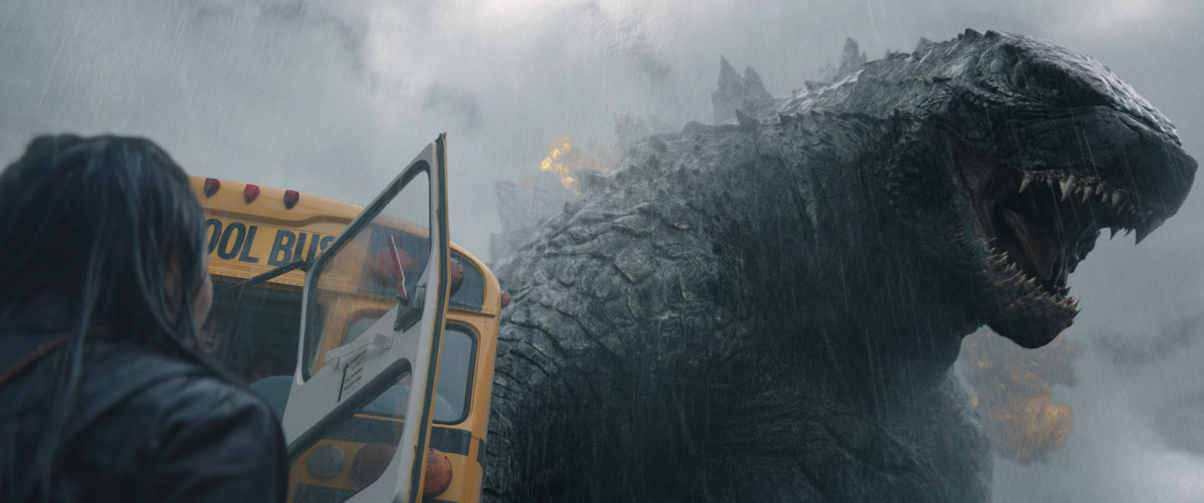 哥吉拉再次發威，從2014年《哥吉拉》的摧毀金門大橋場景，延伸進入到《君主計畫：神秘組織與怪獸之謎》的不同人物視角，帶領觀眾踏入怪獸宇宙。（Apple TV+提供）