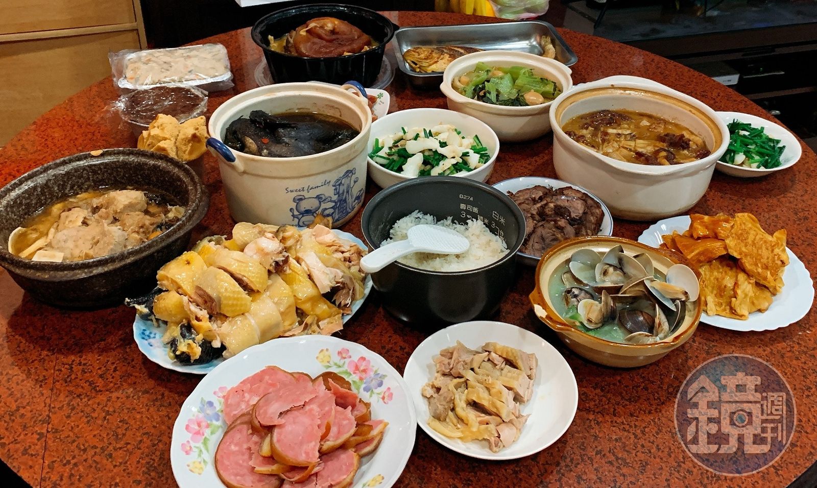 過年團圓飯上,桌上的美食成為一個非常好的開場白。(本刊資料照)