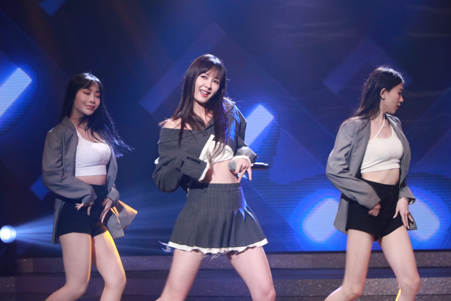 安心亞上節目熱舞。（中視提供）