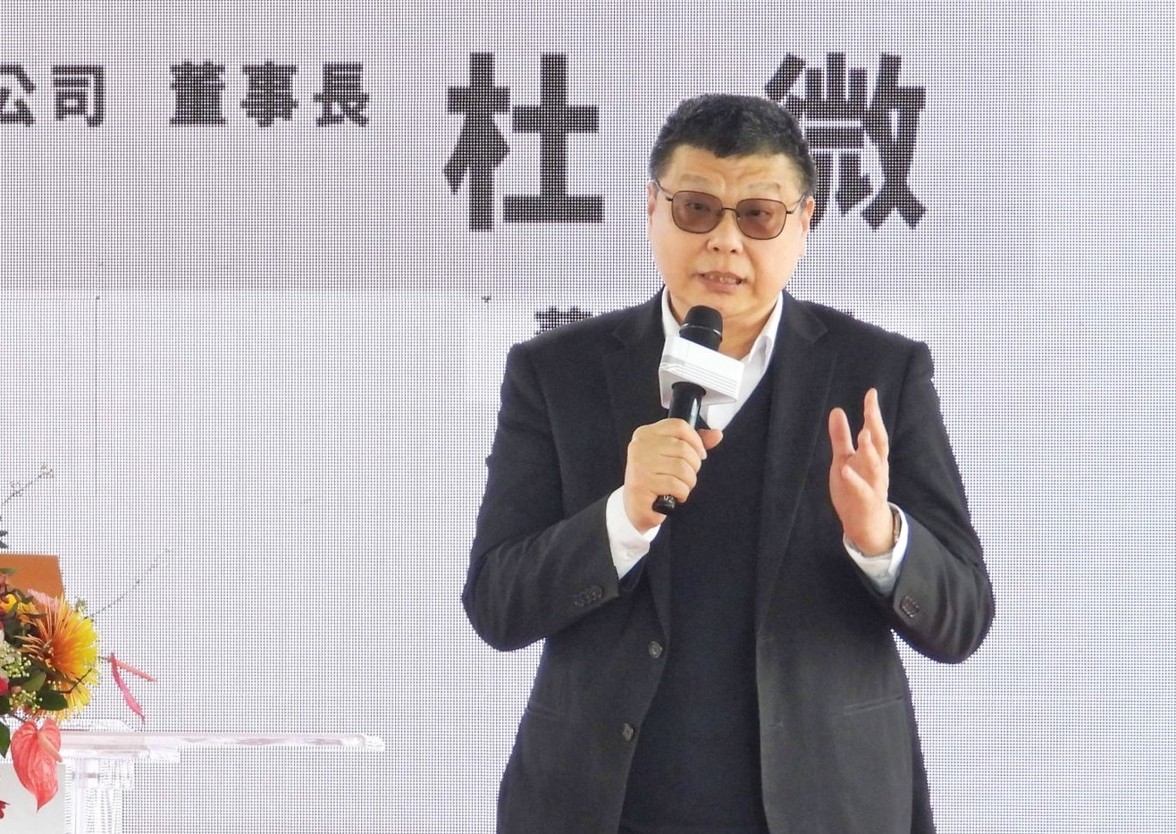 杜微今年3月卸任台鐵董座，近日將出版新書《台鐵之戀》回顧自己的鐵道生涯。（翻攝自台鐵公司臉書）