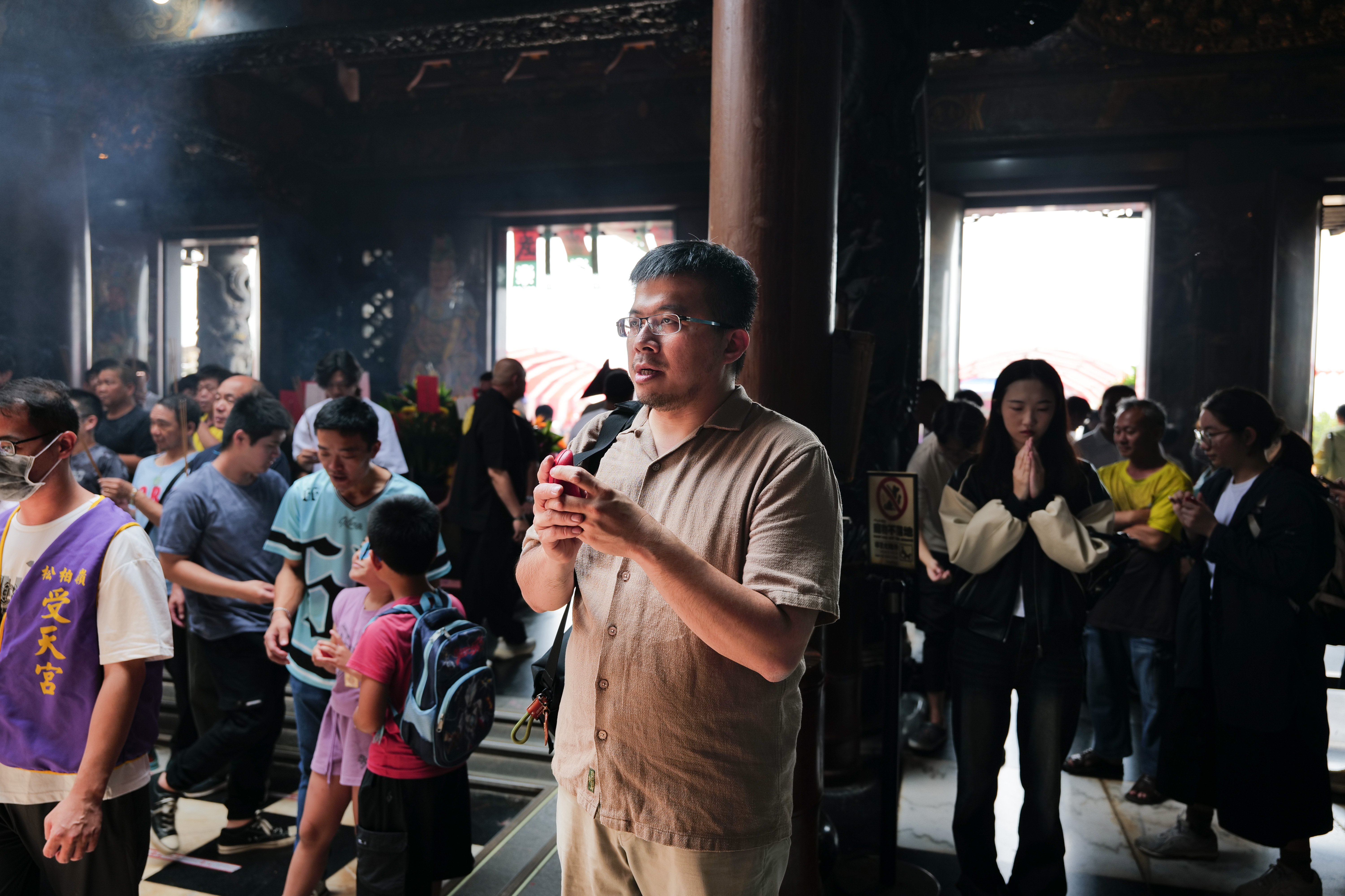 溫宗翰17年前開始在中彰投地區研究乩文化，對於受天宮的「坐禁」文化了解透徹。 