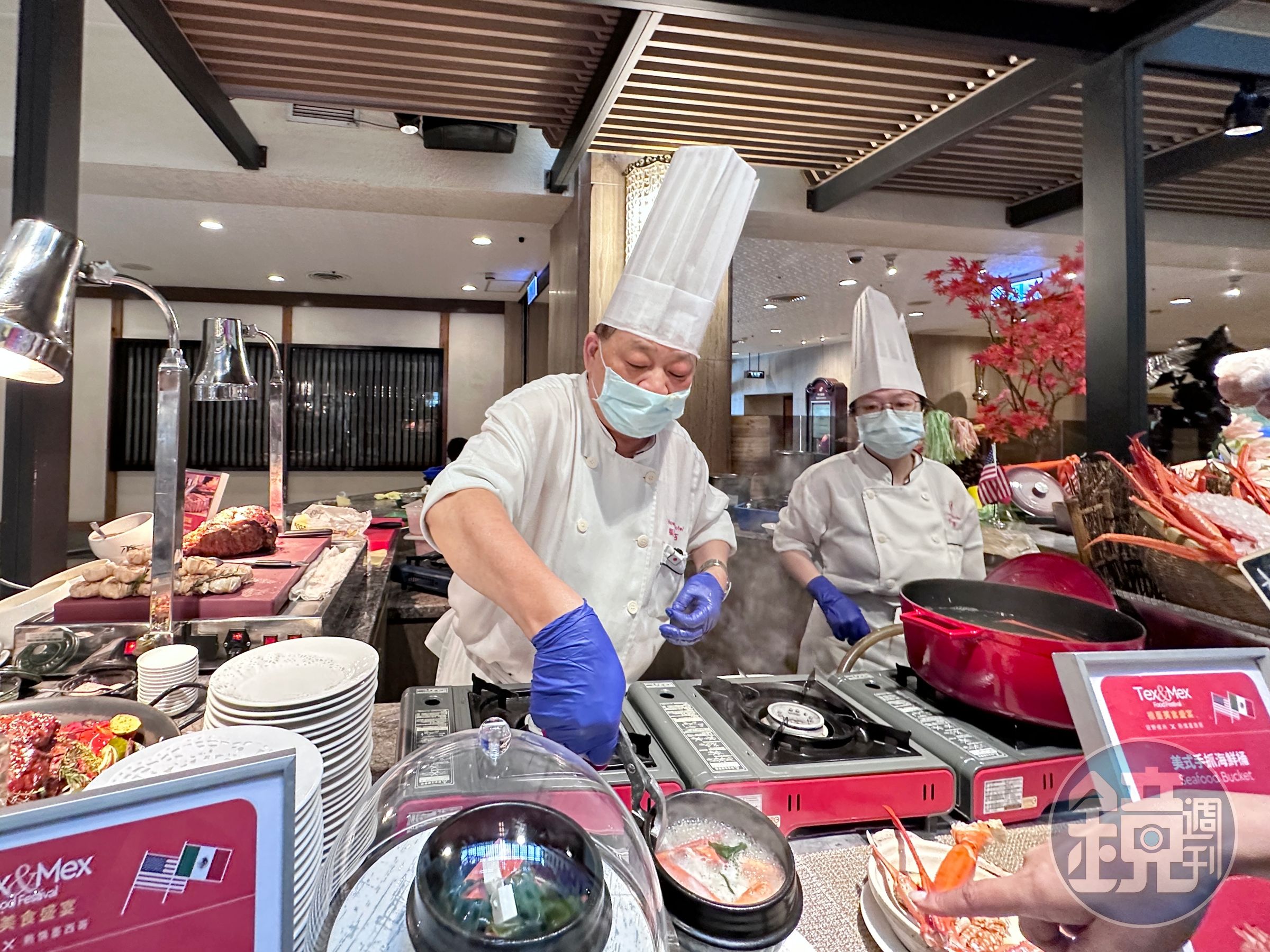 現點現做的現煮鍋物期間限定推出「墨西哥海鮮湯」「墨西哥雞肉玉米脆片湯」與「德州牛肉蔬菜湯」三種湯品。