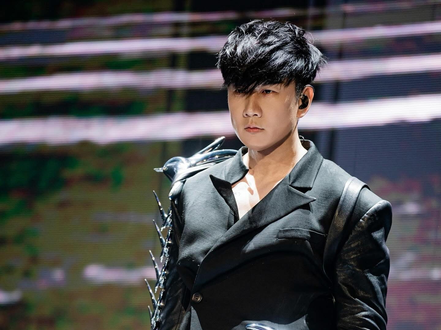 林俊傑近期在林媽媽70歲壽宴上藉由家庭照認愛。（林俊傑臉書）