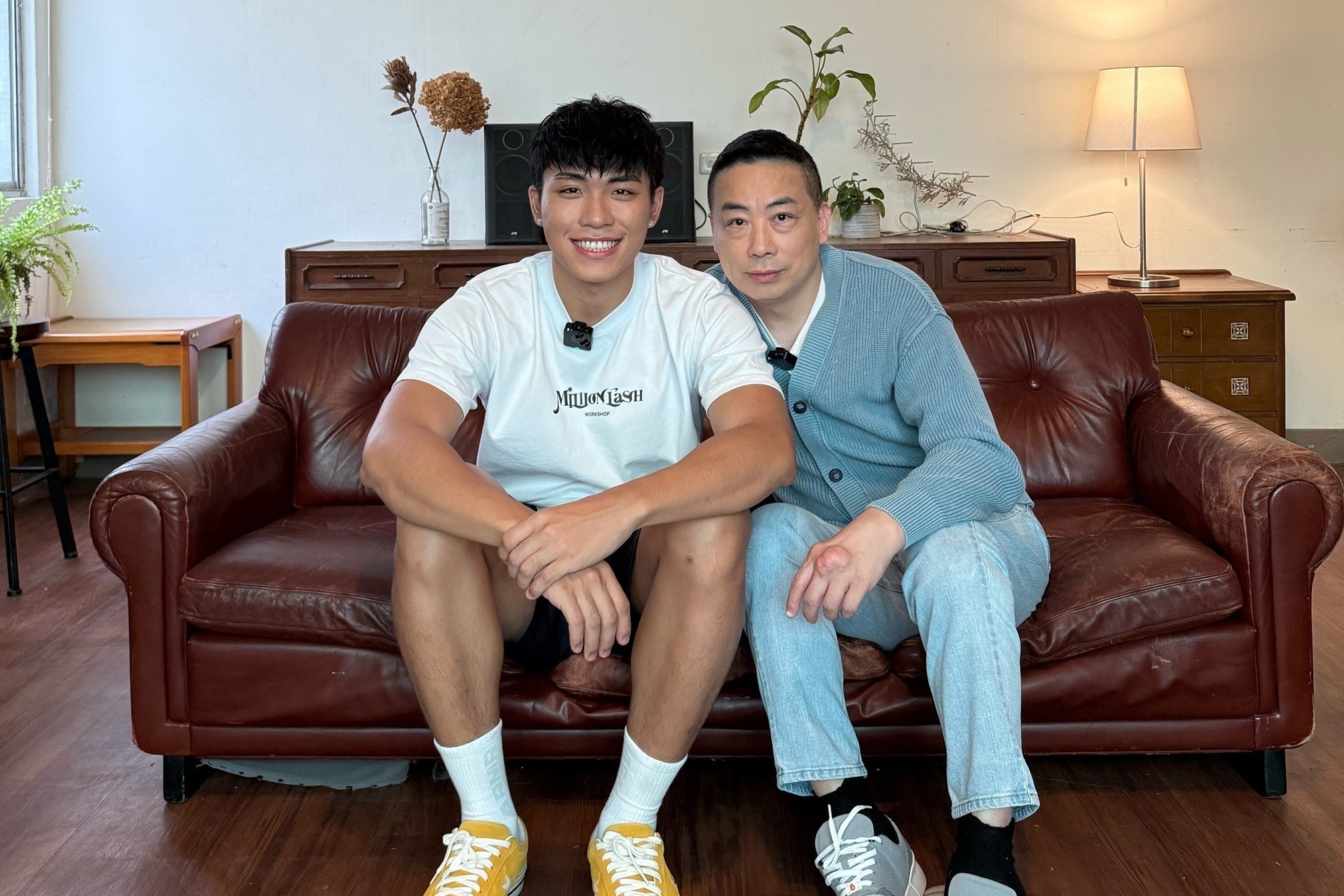 王ADEN新歌〈23/17〉MV，特別找來爸爸客串。（愛騰音樂有限公司提供）