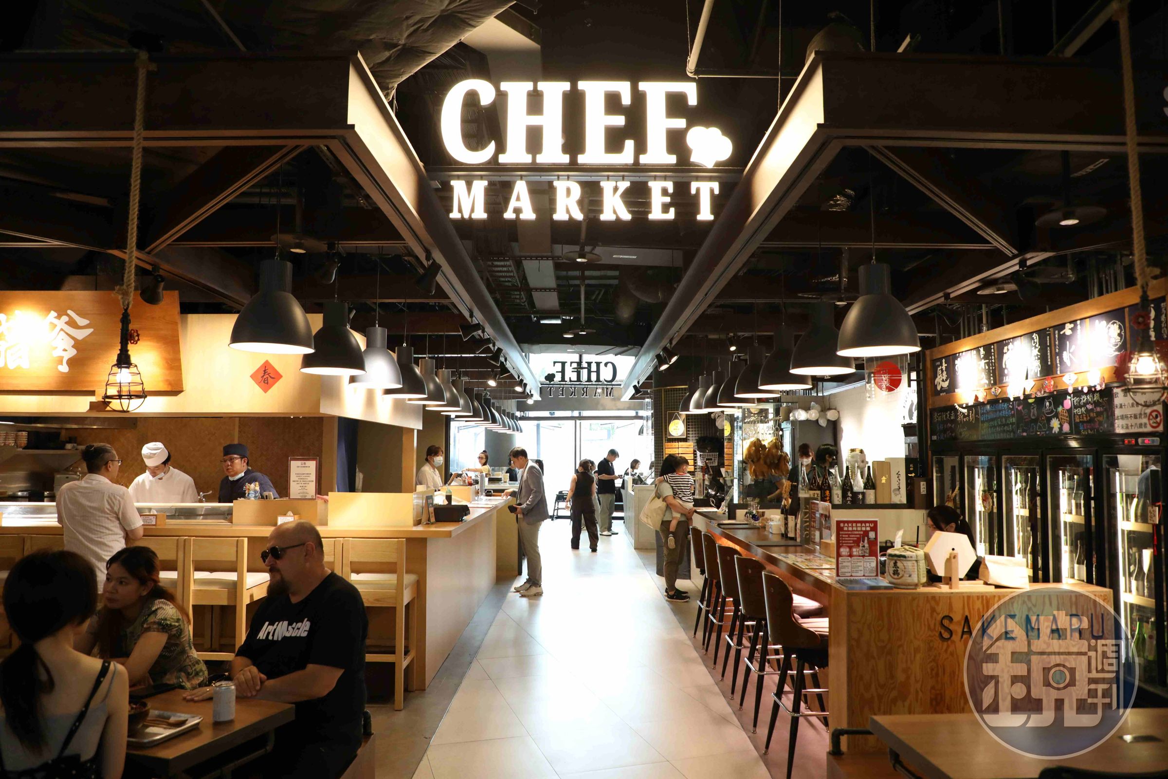 春大直的主廚市場聚集壽司店、海鮮舖、食材店、熟食舖，是著名的美食聚落。