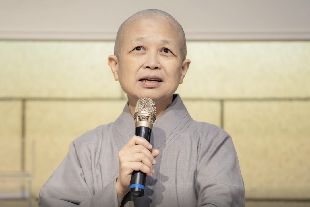 法師釋昭慧近日因主張「拒領普發1萬」成為討論焦點。（翻攝自真光福音教會臉書）