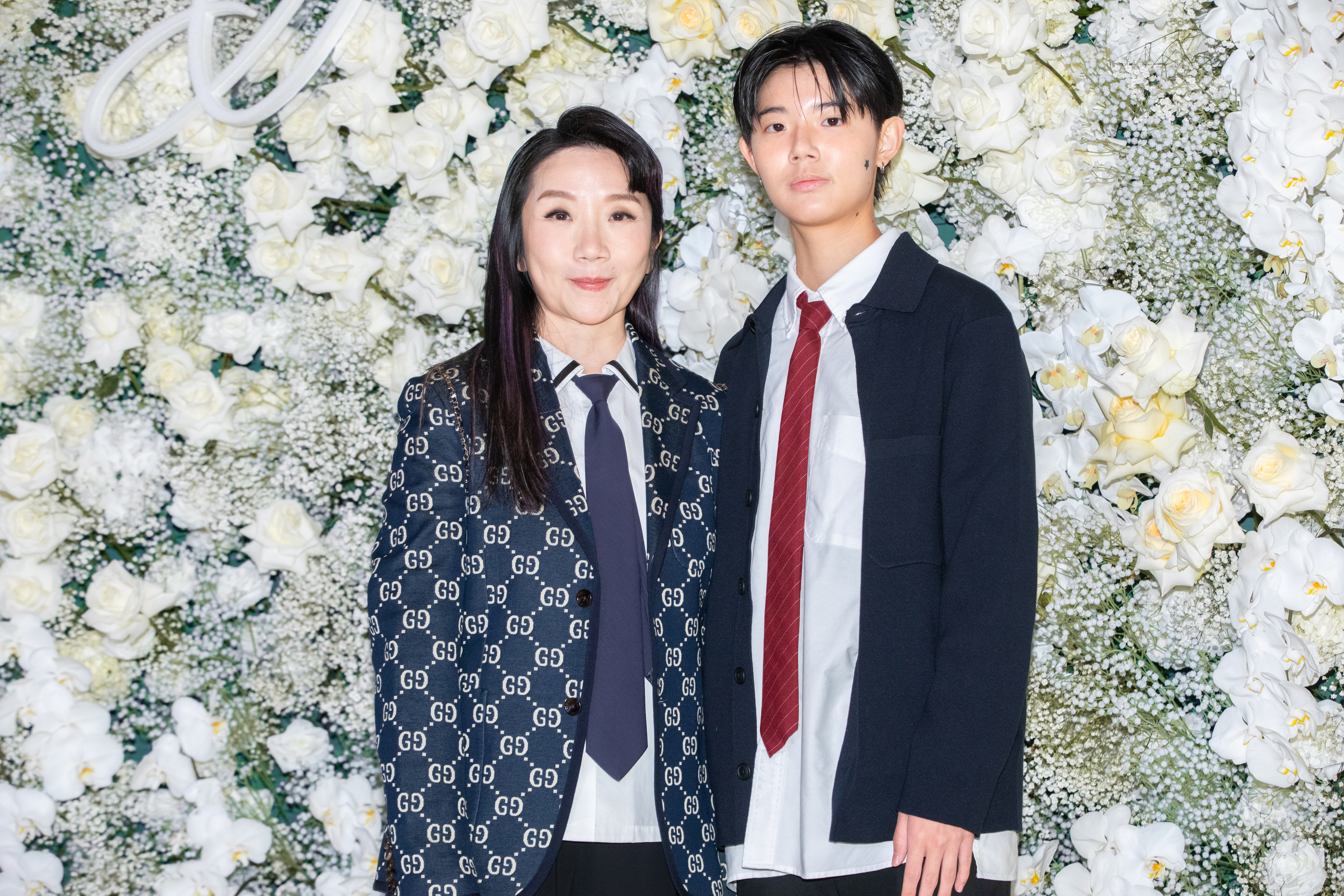 陶子帶女兒一起吃喜酒。