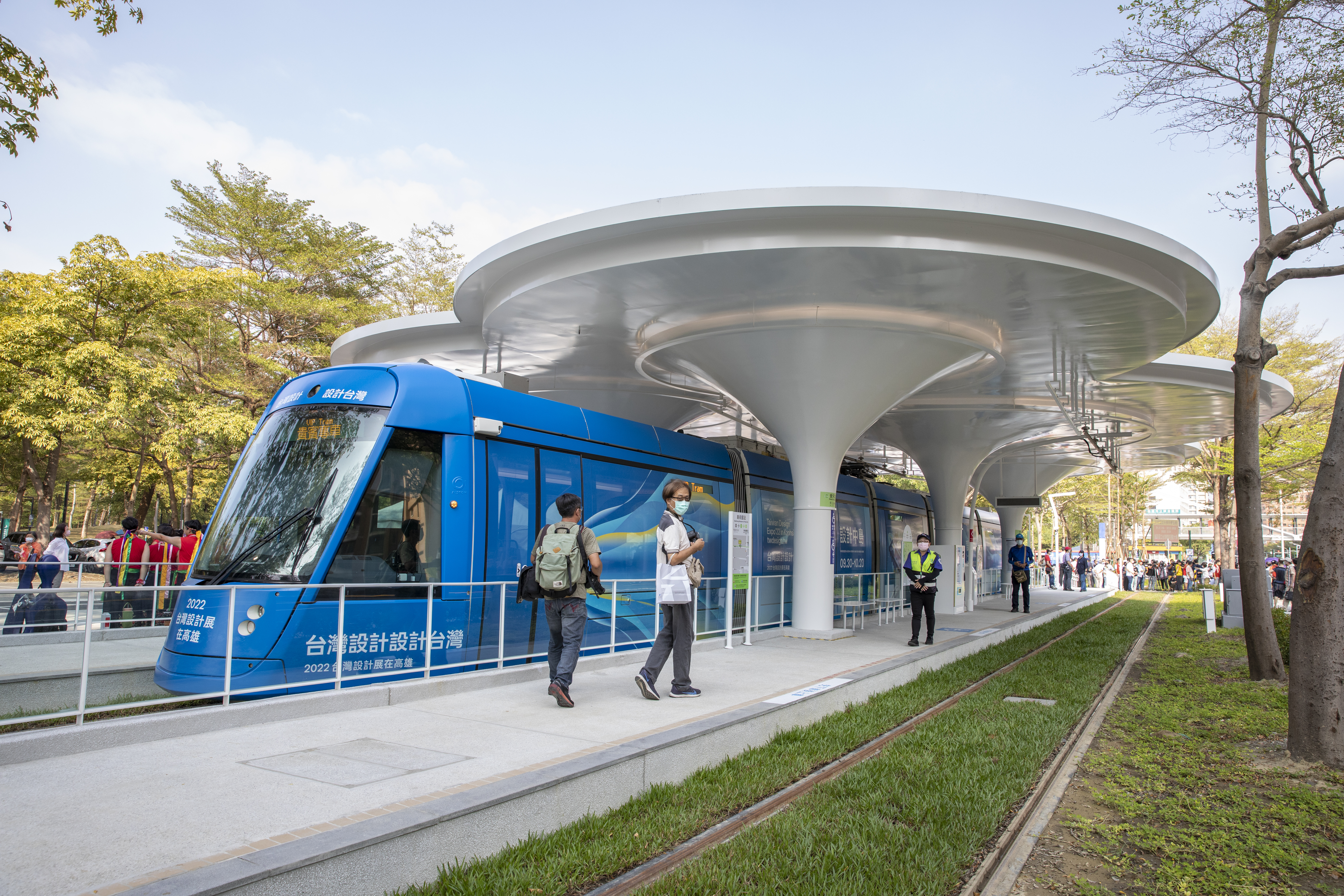 11月起高雄捷運與高雄輕軌原電子票證85折行銷優惠恢復以原價收費。（本刊資料照）