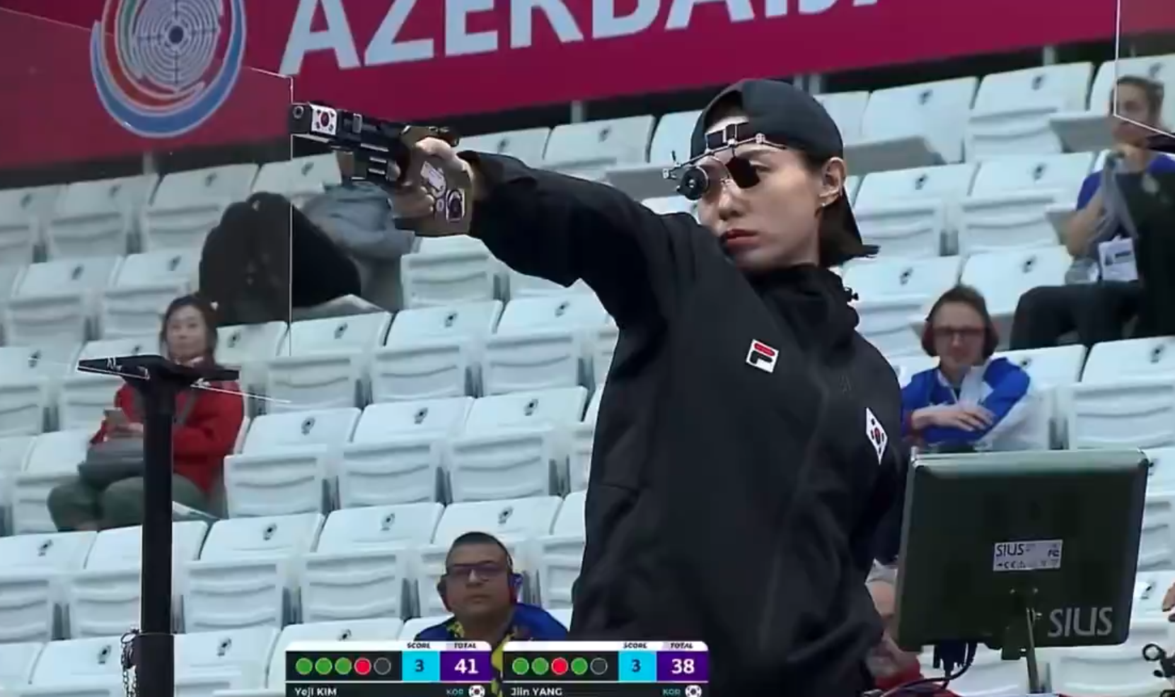 韓國包下女子組10公尺空氣手槍金銀牌，銀牌得主金藝智5月份參加比賽的畫面被重新挖出，引起熱議。（翻攝自X）